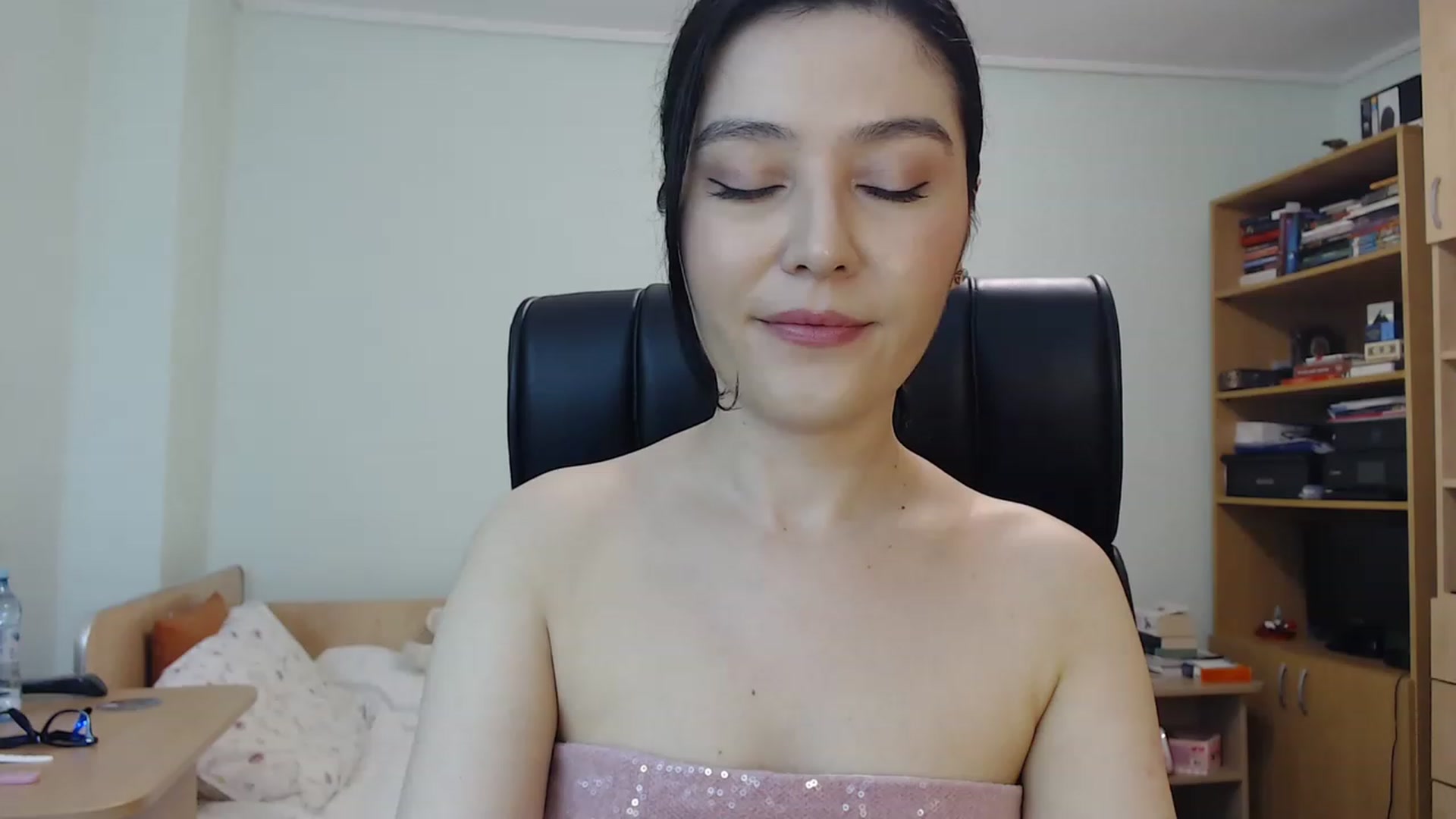 Gallery image thumbnail from TheMorrigan_'s myfreecams stream on, 06/17/2023, 19:37 image 1 of 20