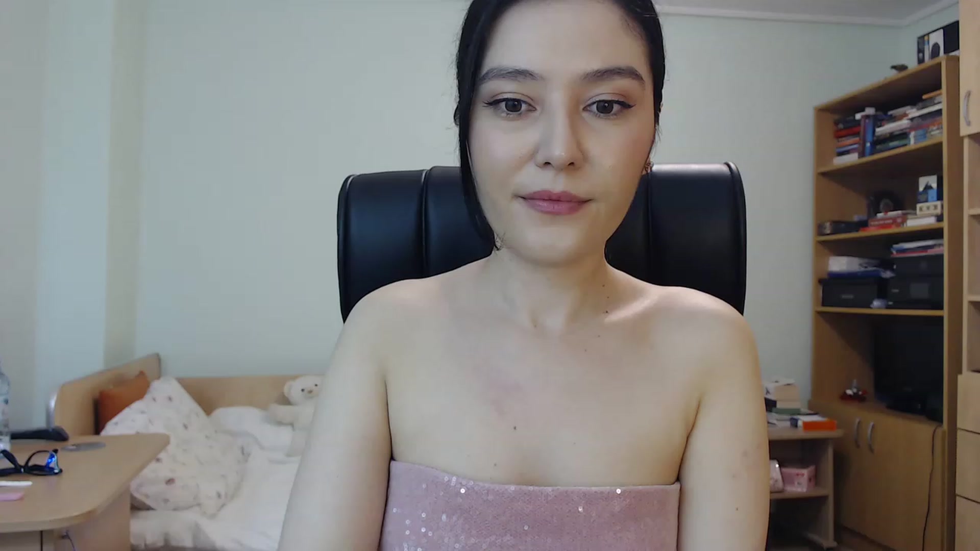 Gallery image thumbnail from TheMorrigan_'s myfreecams stream on, 06/17/2023, 19:37 image 9 of 20