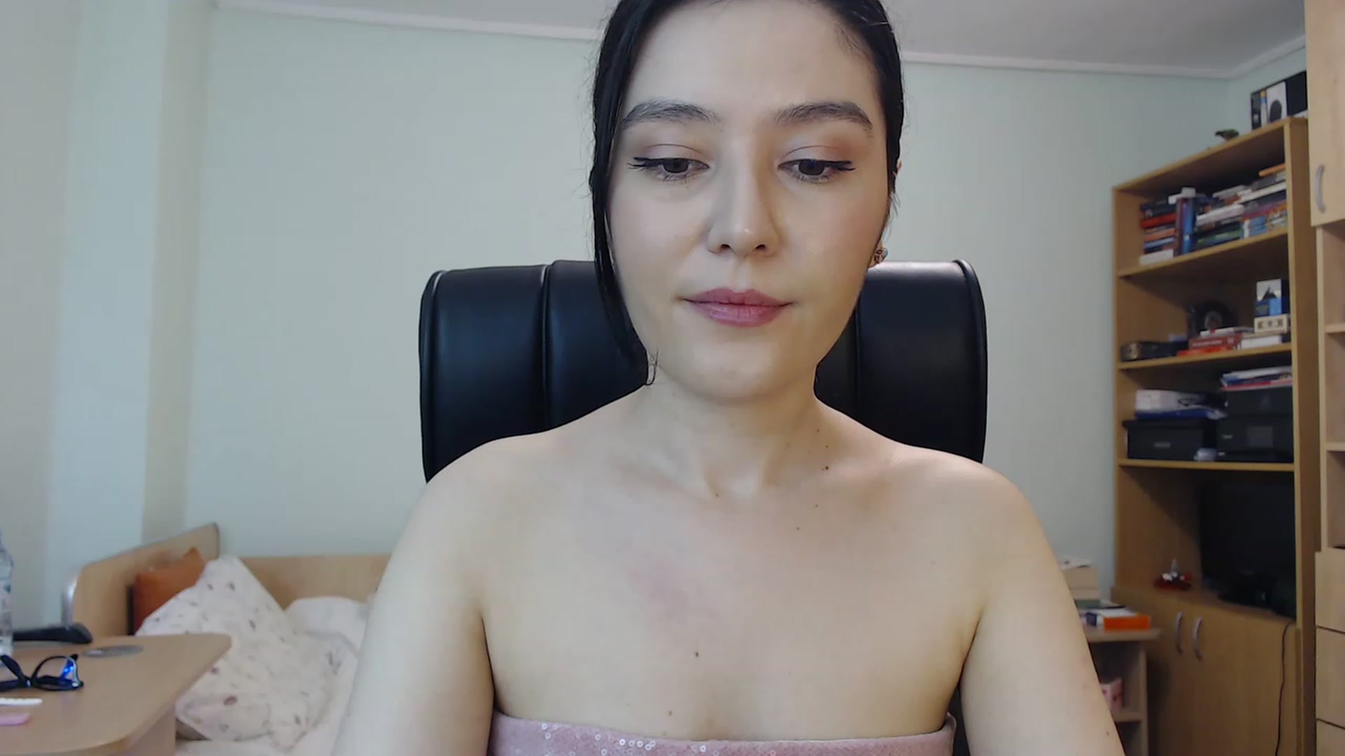 Gallery image thumbnail from TheMorrigan_'s myfreecams stream on, 06/17/2023, 19:37 image 6 of 20