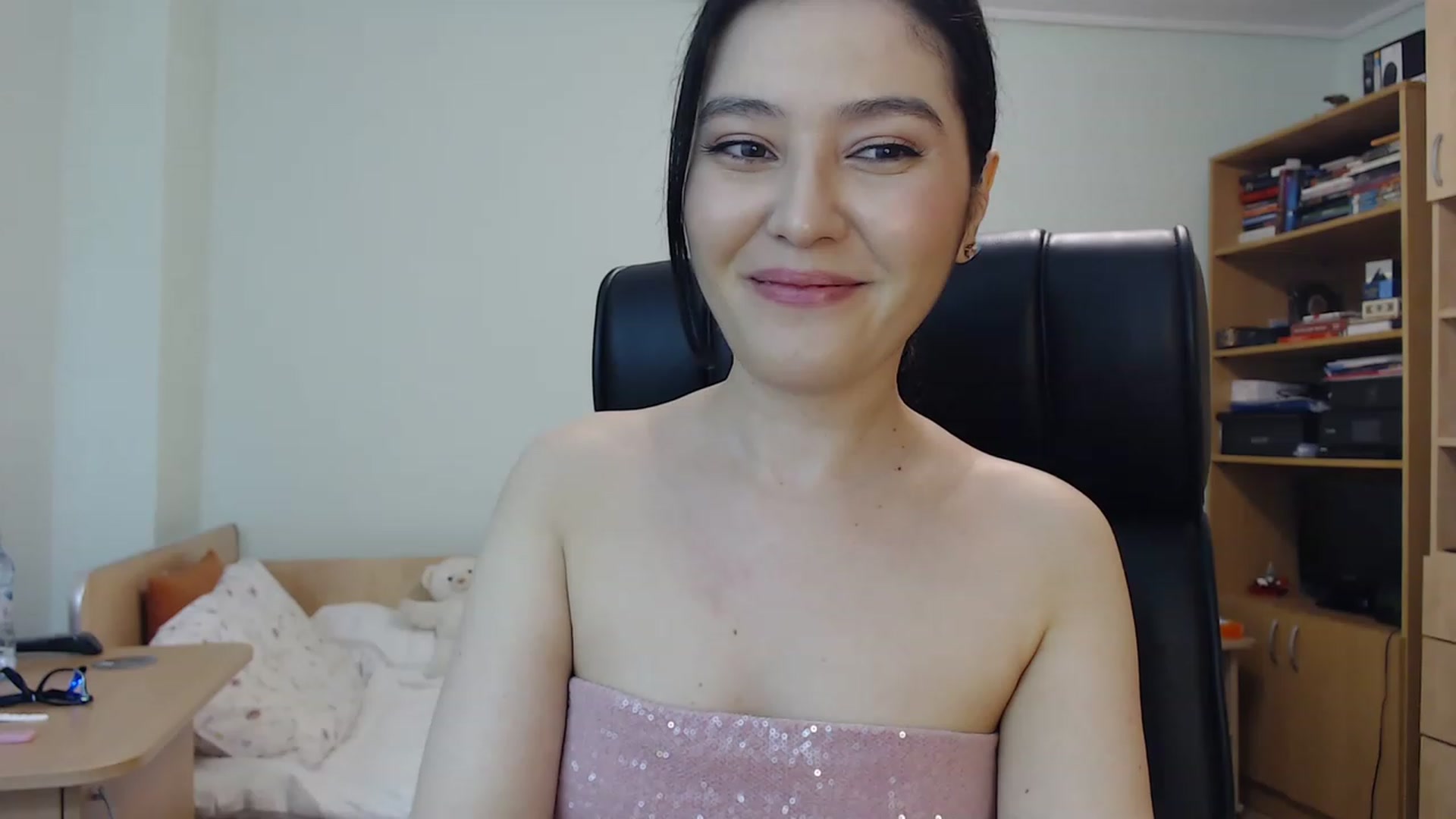 Gallery image thumbnail from TheMorrigan_'s myfreecams stream on, 06/17/2023, 19:37 image 10 of 20