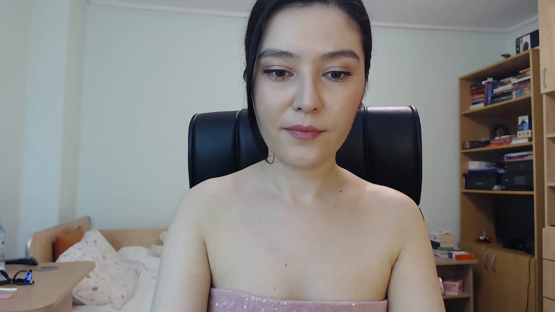 Gallery image thumbnail from TheMorrigan_'s myfreecams stream on, 06/17/2023, 19:37 image 5 of 20