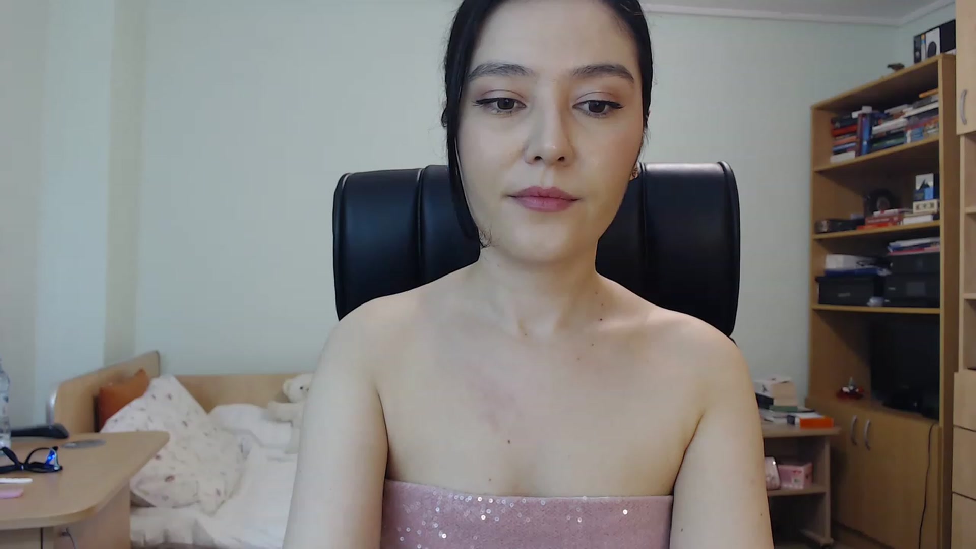 Gallery image thumbnail from TheMorrigan_'s myfreecams stream on, 06/17/2023, 19:37 image 8 of 20