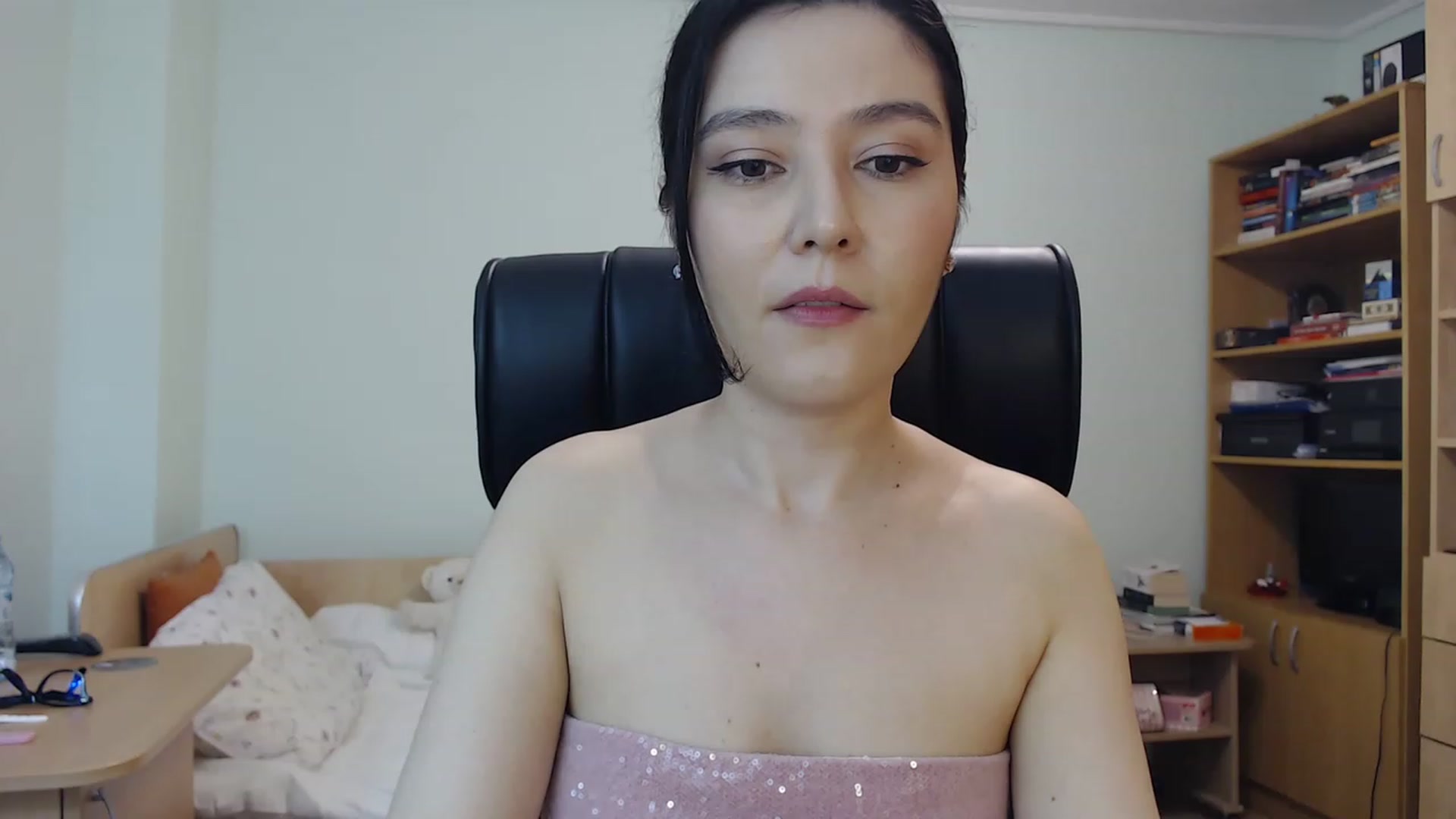 Gallery image thumbnail from TheMorrigan_'s myfreecams stream on, 06/17/2023, 19:37 image 15 of 20