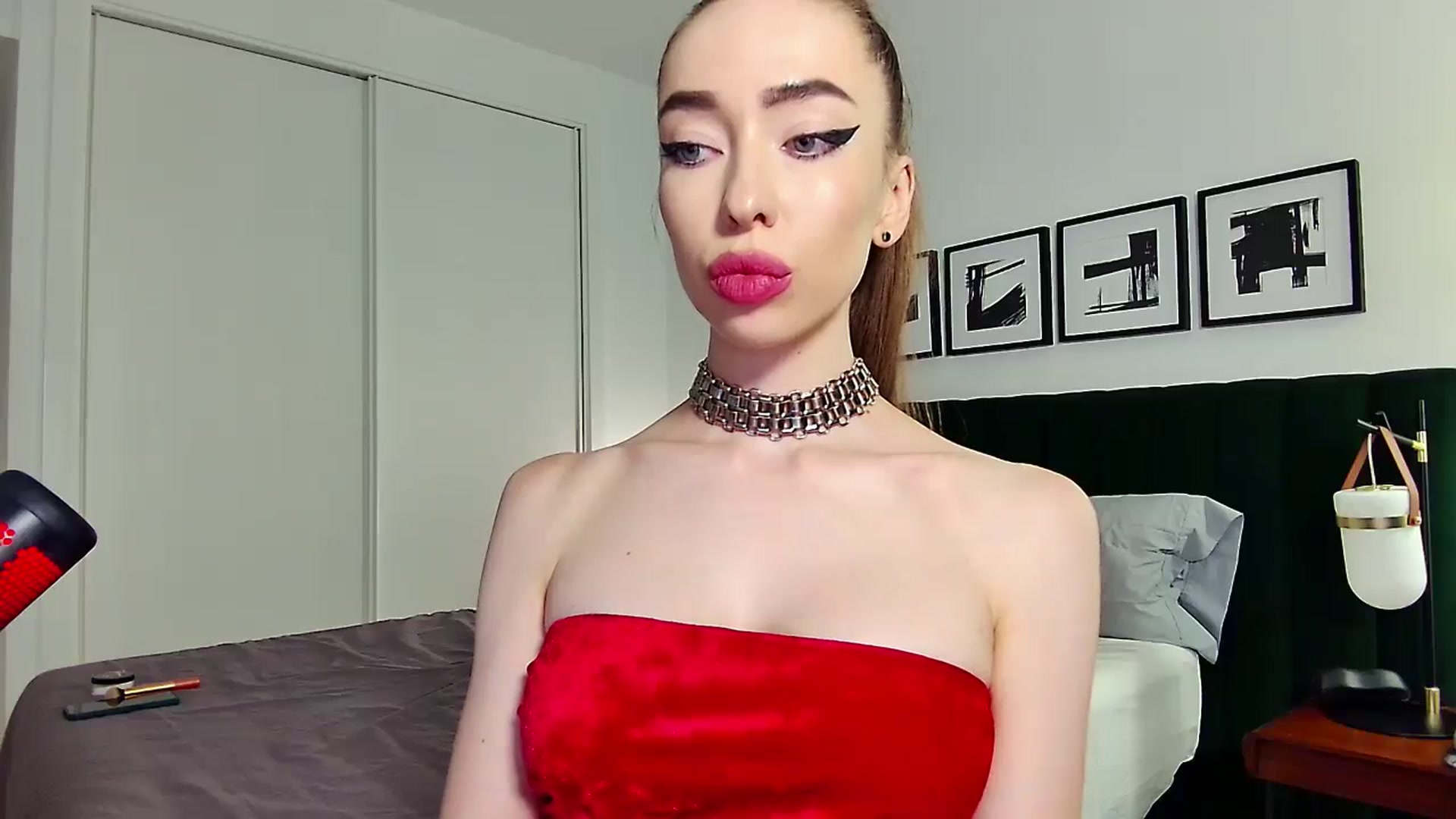 Gallery image thumbnail from TheNorthQueen's myfreecams stream on, 09/08/2024, 04:04 image 7 of 20