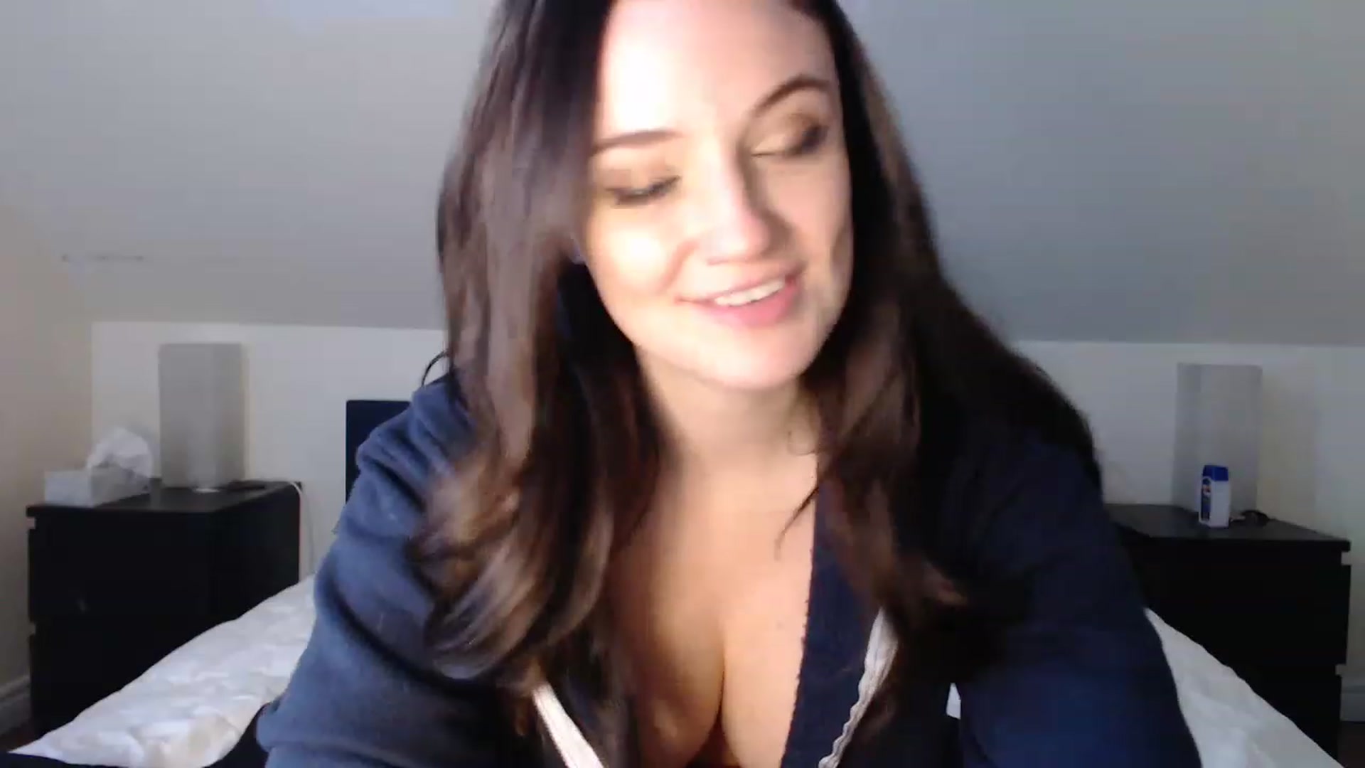 Gallery image thumbnail from TheNudeArtist's myfreecams stream on, 06/17/2023, 11:32 image 14 of 20