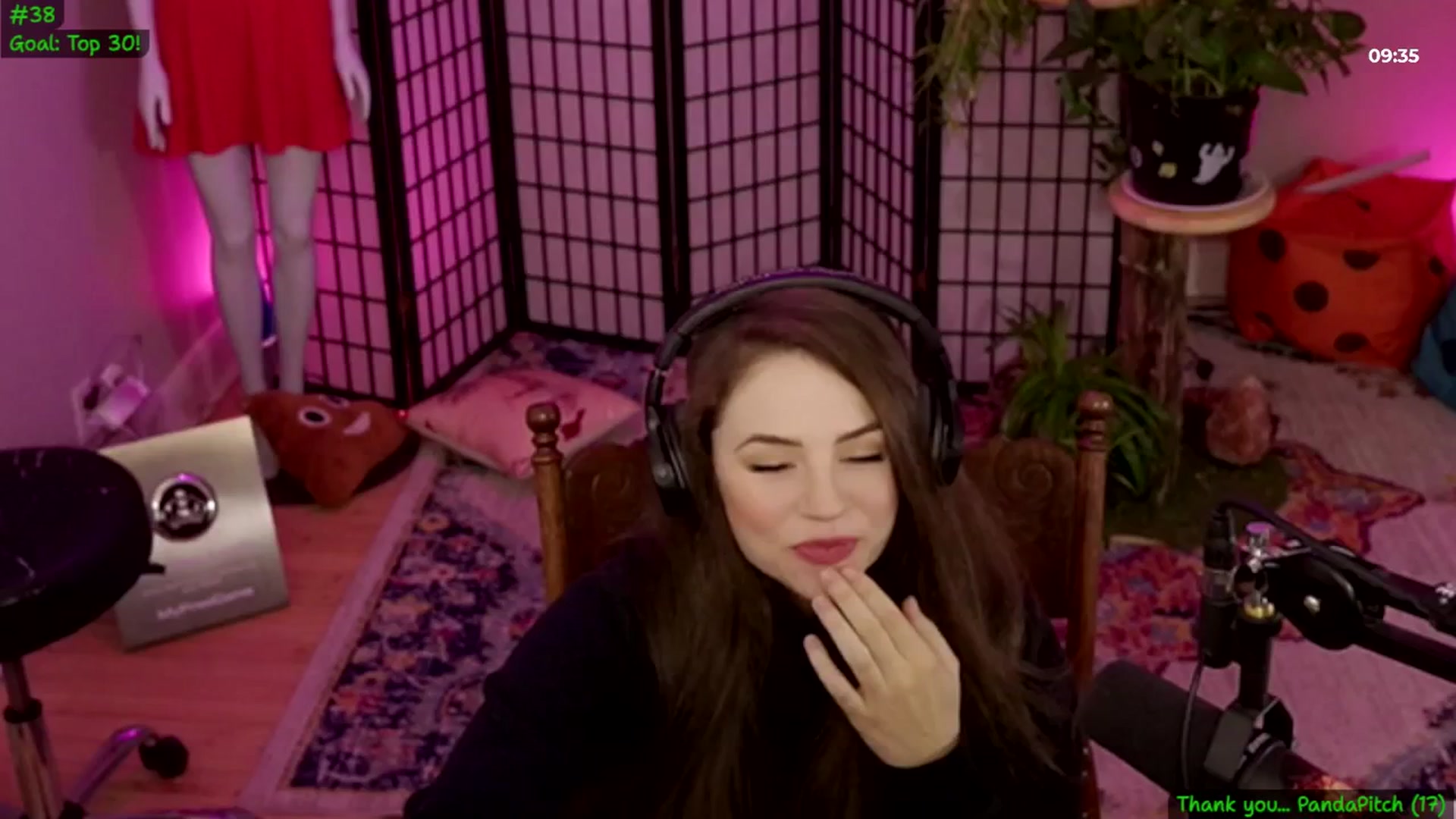 Gallery image thumbnail from ThePeepShow's myfreecams stream on, 04/08/2025, 04:50 image 3 of 20