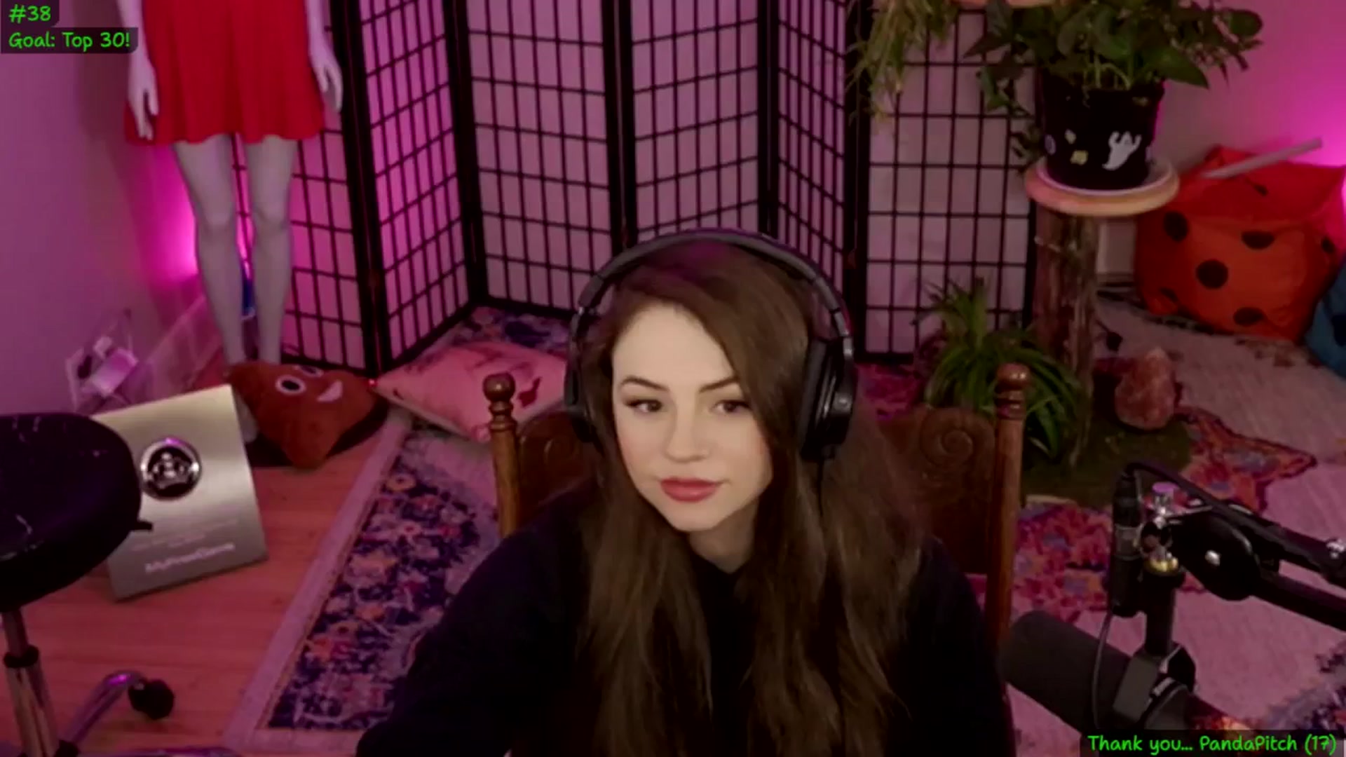 Gallery image thumbnail from ThePeepShow's myfreecams stream on, 04/08/2025, 04:50 image 1 of 20