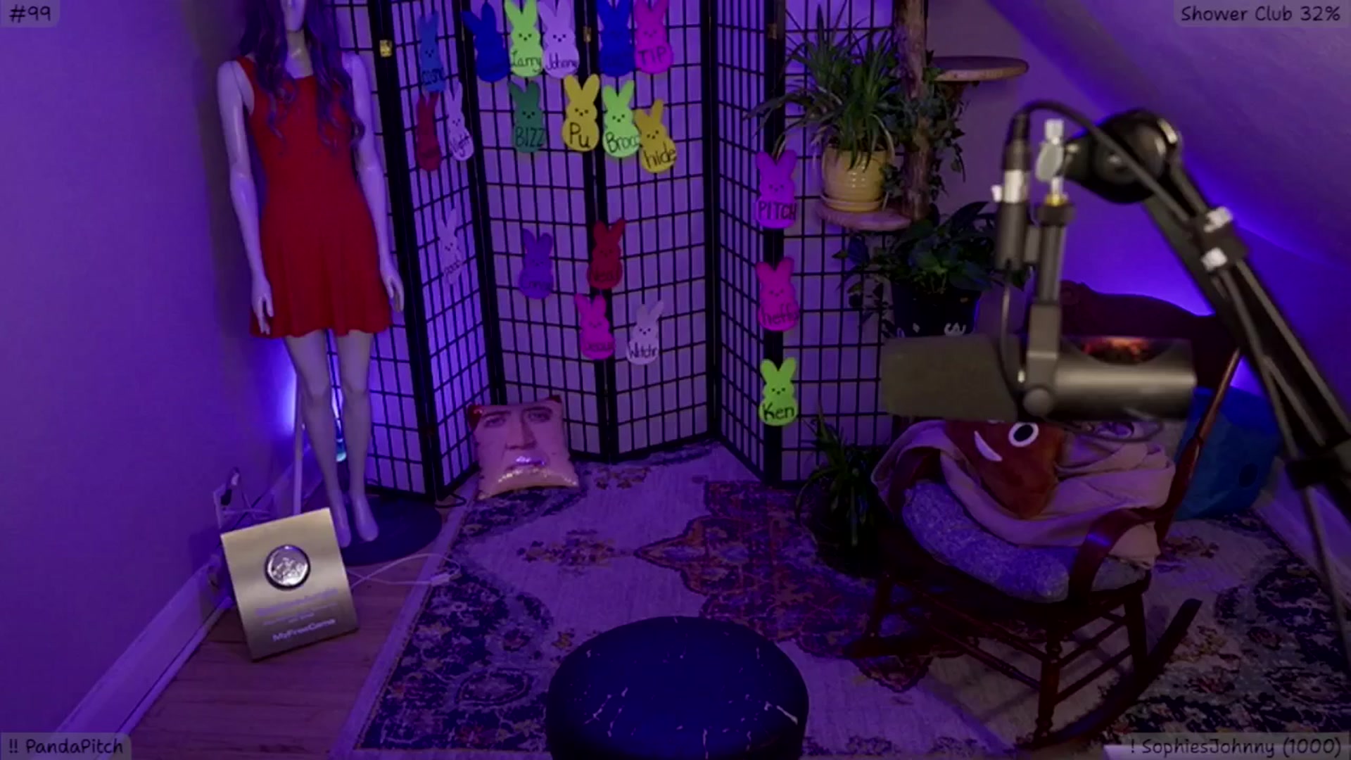 Gallery image thumbnail from ThePeepShow's myfreecams stream on, 04/19/2025, 09:19 image 7 of 20