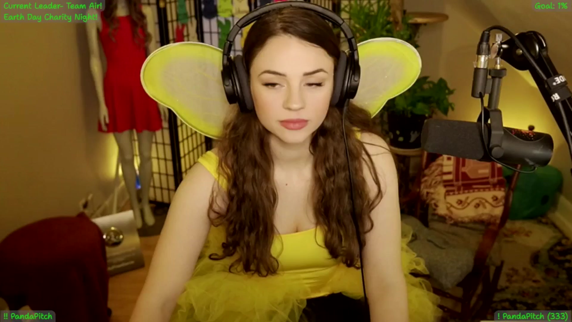 Gallery image thumbnail from ThePeepShow's myfreecams stream on, 04/23/2025, 06:12 image 2 of 20