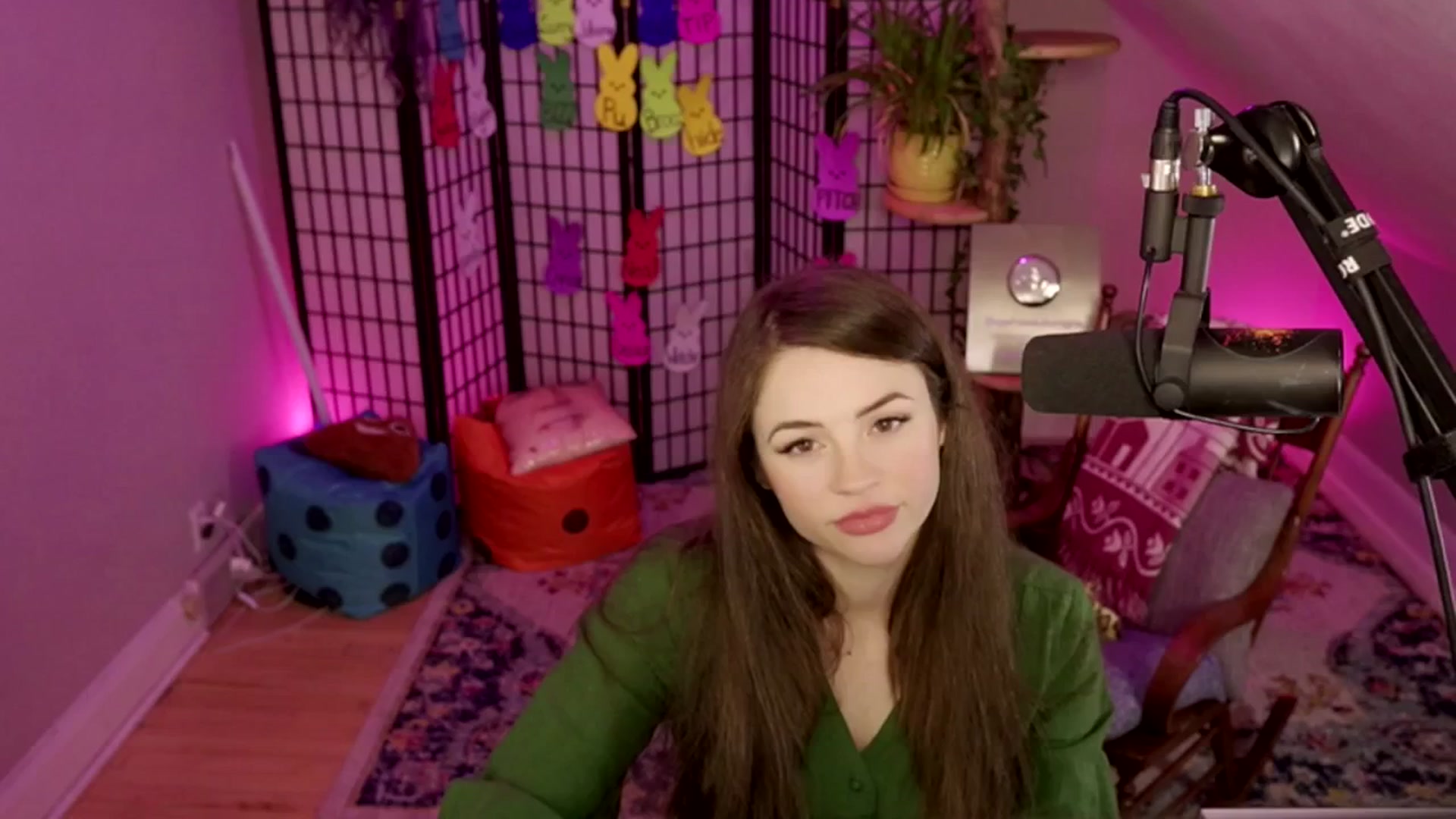 Gallery image thumbnail from ThePeepShow's myfreecams stream on, 04/24/2025, 07:31 image 7 of 20