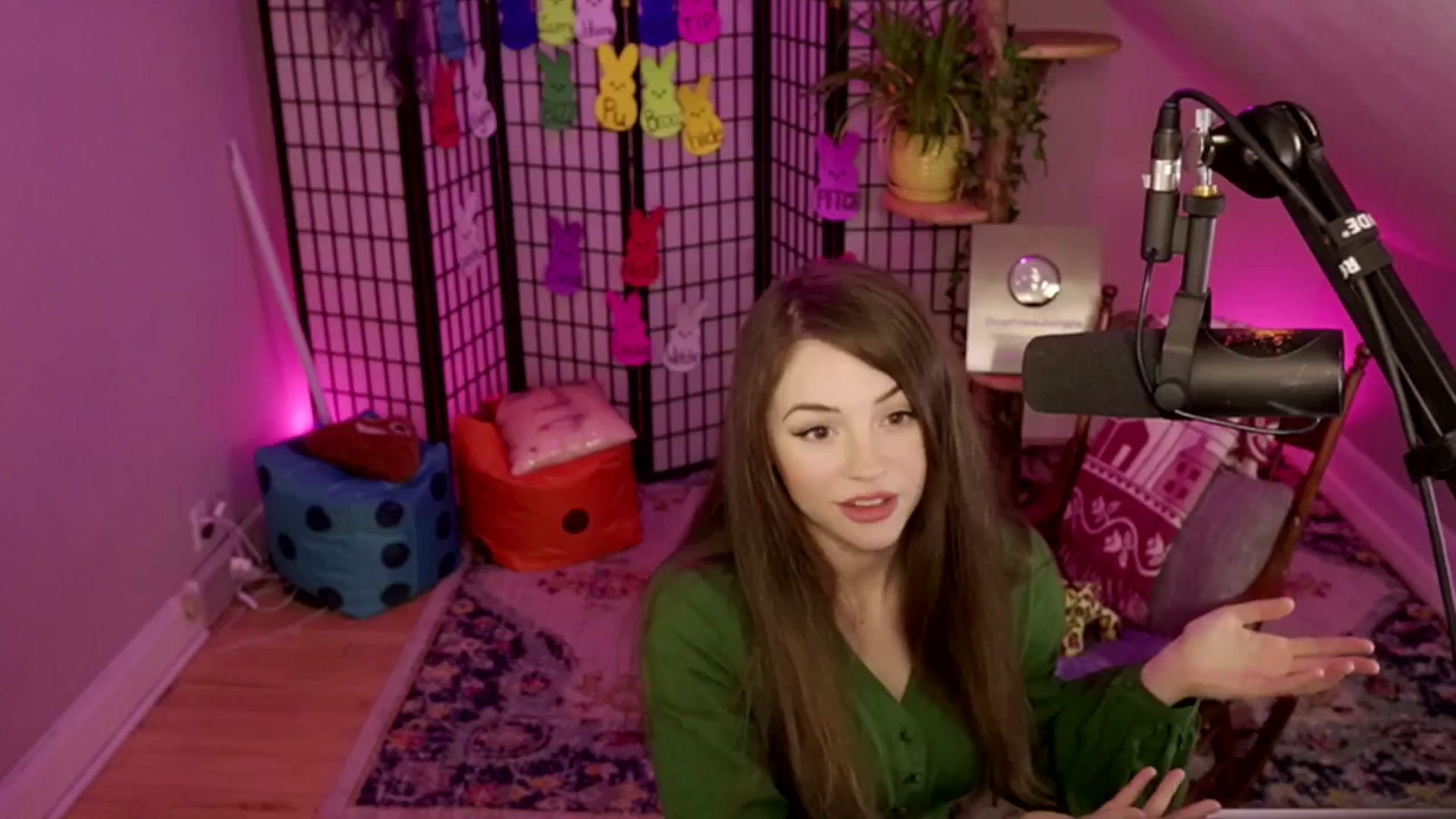 Gallery image thumbnail from ThePeepShow's myfreecams stream on, 04/24/2025, 07:31 image 6 of 20