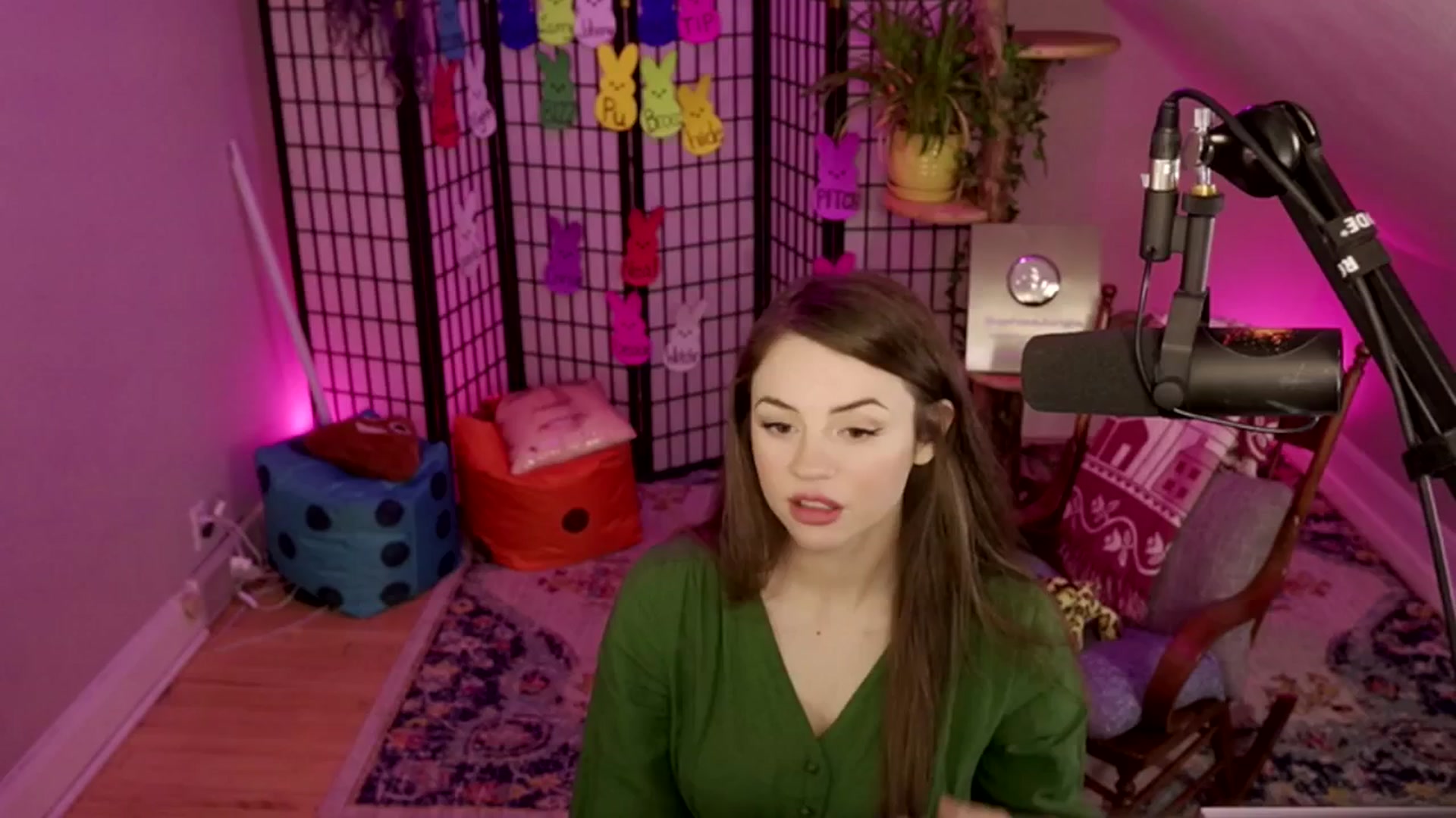 Gallery image thumbnail from ThePeepShow's myfreecams stream on, 04/24/2025, 07:31 image 8 of 20