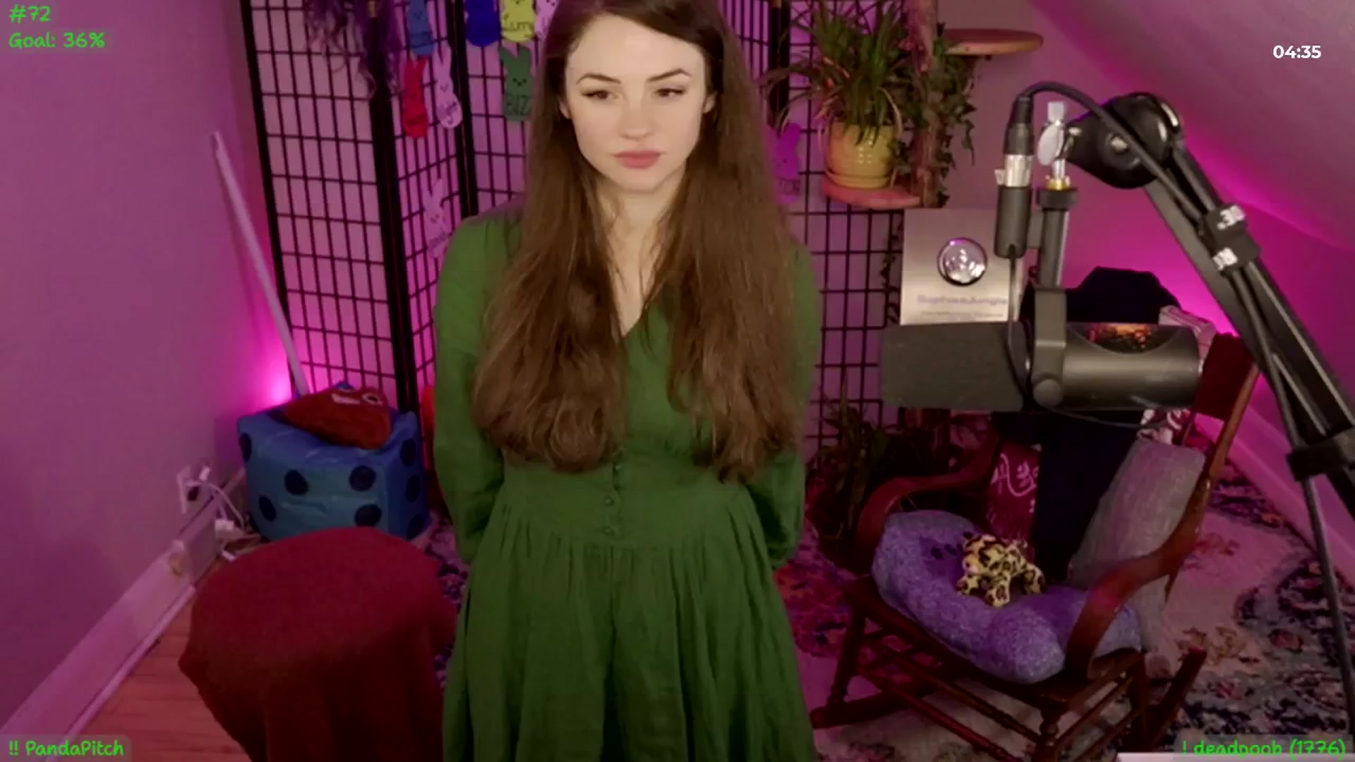 Gallery image thumbnail from ThePeepShow's myfreecams stream on, 04/24/2025, 07:46 image 15 of 20
