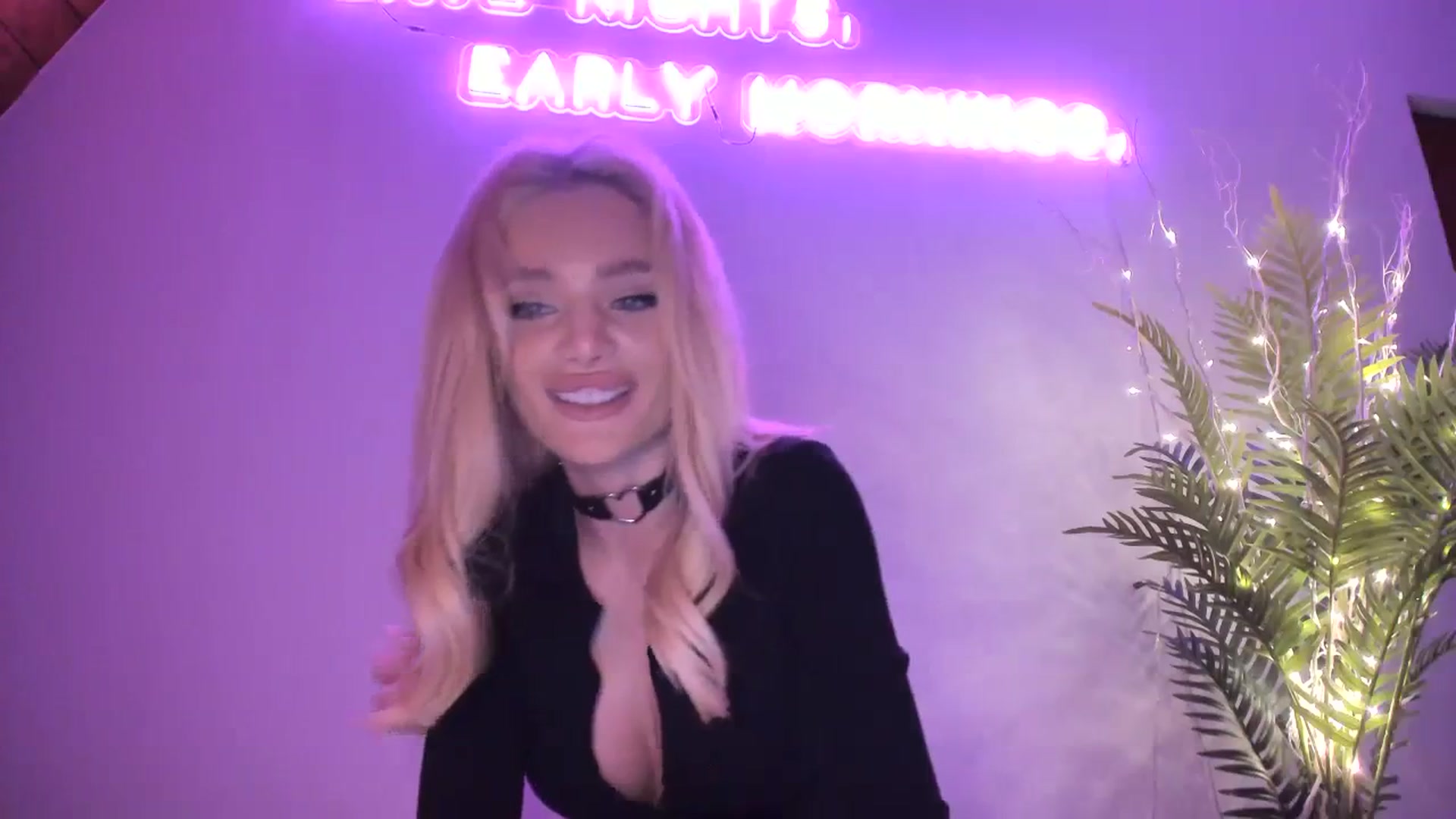 Gallery image thumbnail from TheRosette's myfreecams stream on, 10/20/2023, 24:33 image 3 of 20