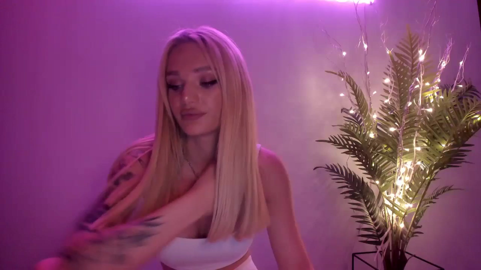 Gallery image thumbnail from TheRosette's myfreecams stream on, 11/12/2023, 01:58 image 17 of 20