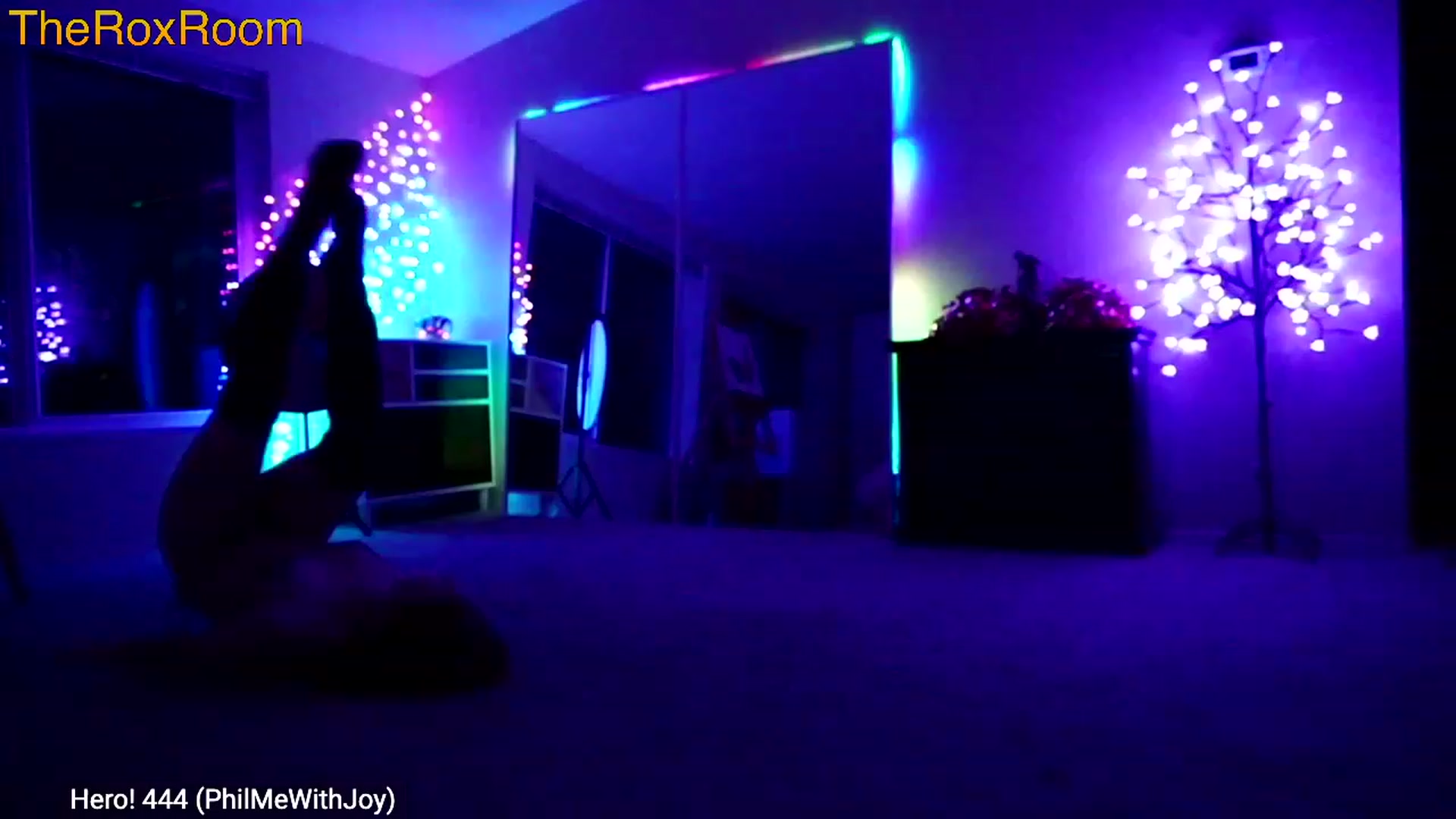 Gallery image thumbnail from TheRoxRoom's myfreecams stream on, 03/26/2023, 03:40 image 16 of 20