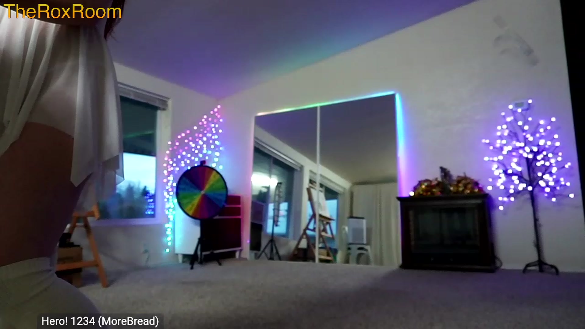 Gallery image thumbnail from TheRoxRoom's myfreecams stream on, 04/23/2023, 03:41 image 9 of 20