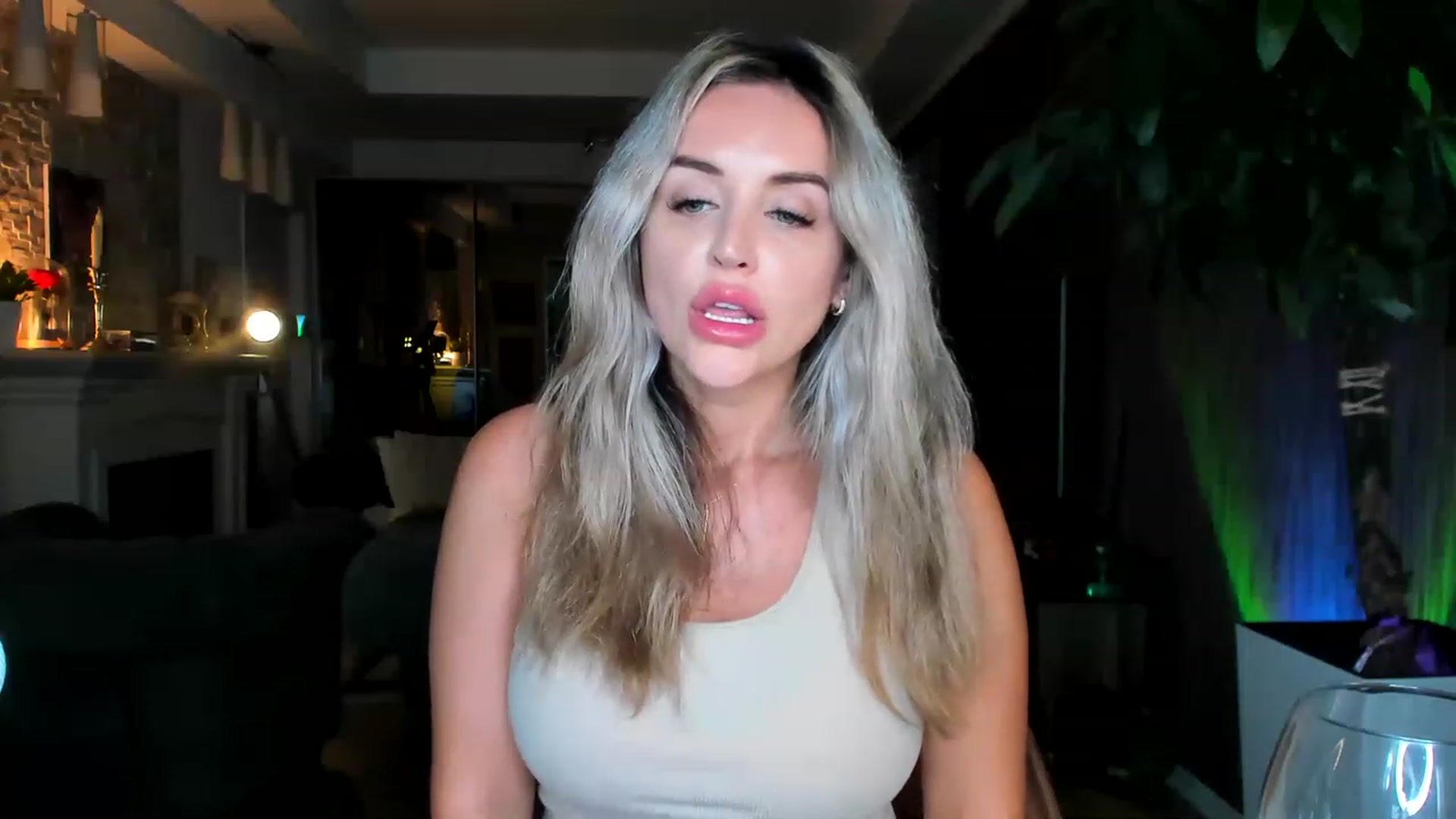 Gallery image thumbnail from TheSassyOne's myfreecams stream on, 03/03/2023, 24:02 image 17 of 20