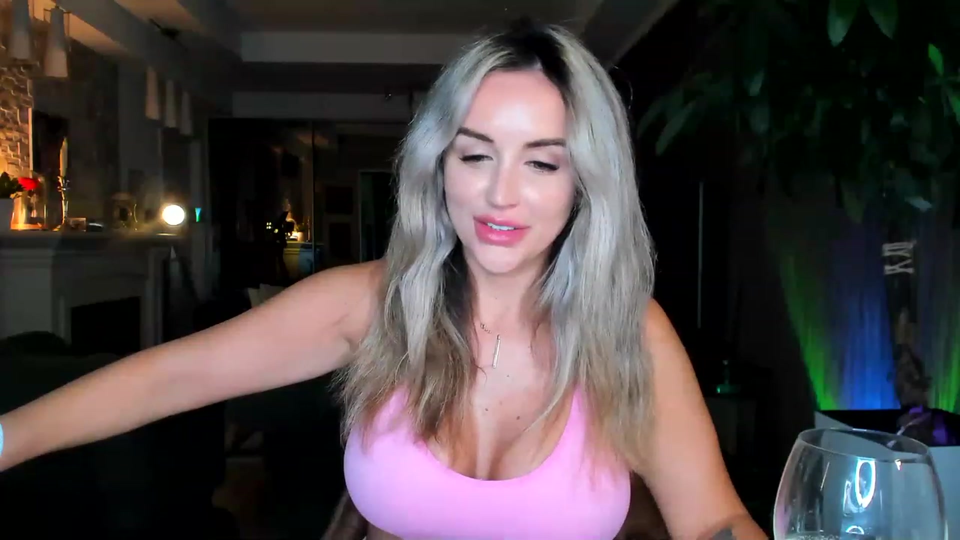Gallery image thumbnail from TheSassyOne's myfreecams stream on, 03/03/2023, 24:02 image 8 of 20