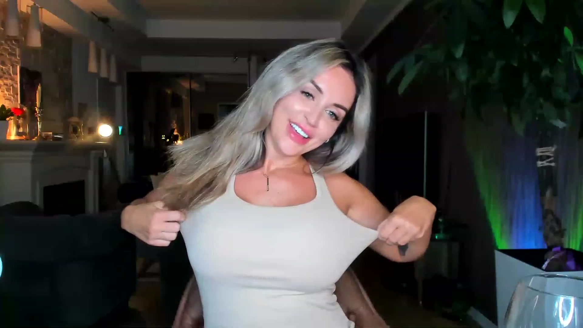 Gallery image thumbnail from TheSassyOne's myfreecams stream on, 03/03/2023, 24:02 image 14 of 20