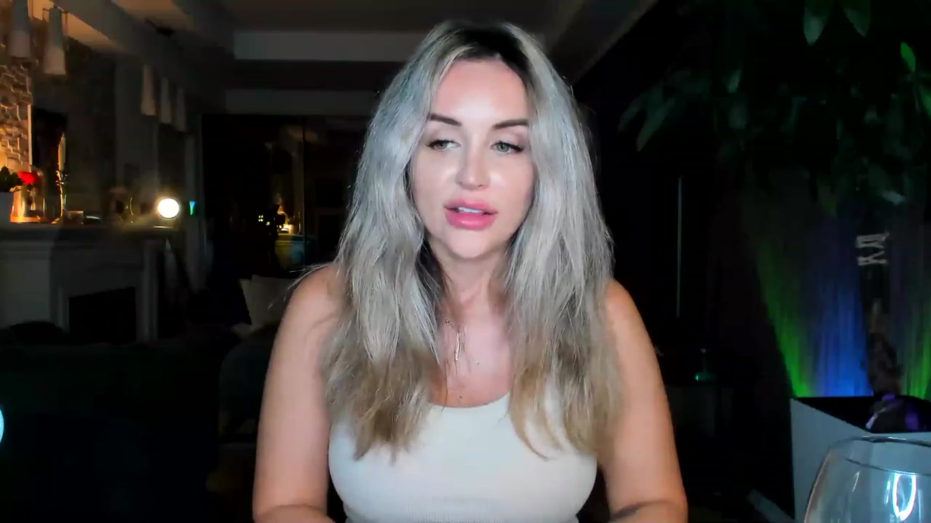 Gallery image thumbnail from TheSassyOne's myfreecams stream on, 03/03/2023, 24:02 image 16 of 20