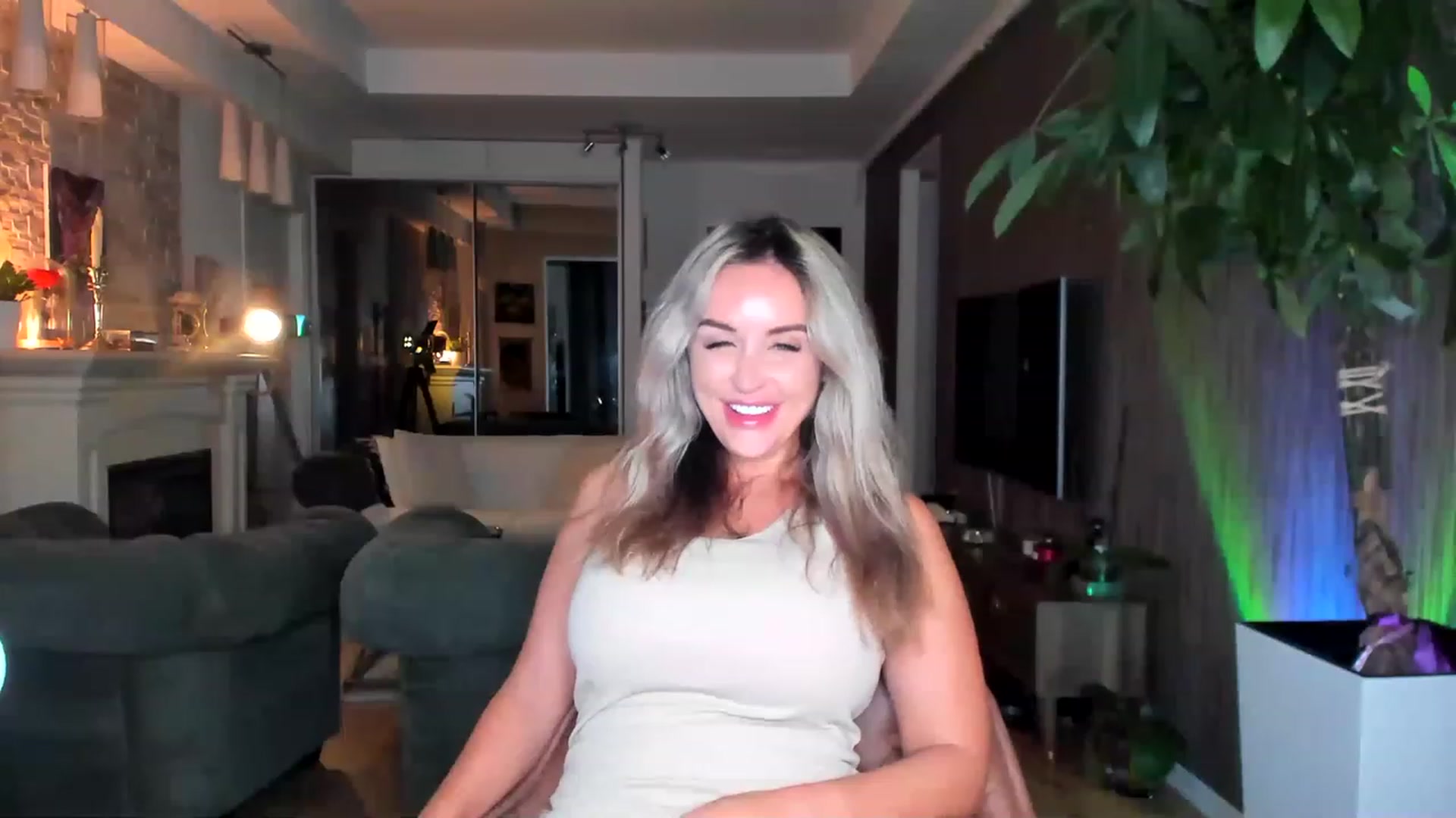 Gallery image thumbnail from TheSassyOne's myfreecams stream on, 03/03/2023, 01:32 image 10 of 20