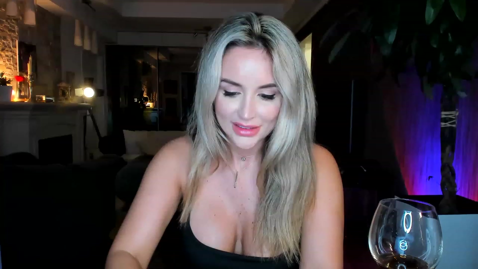 Gallery image thumbnail from TheSassyOne's myfreecams stream on, 03/18/2023, 02:14 image 2 of 20