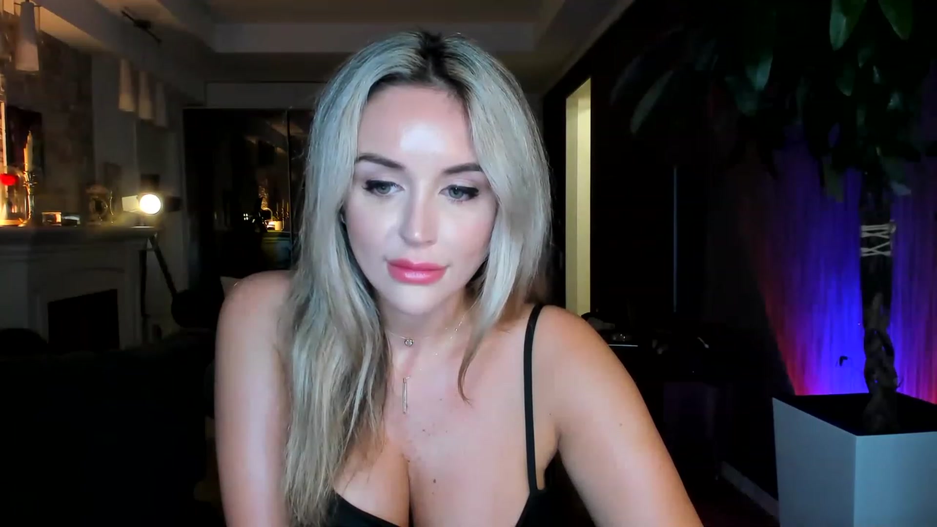 Gallery image thumbnail from TheSassyOne's myfreecams stream on, 03/18/2023, 02:14 image 9 of 20