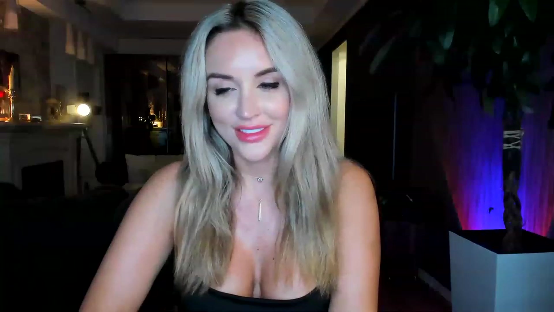 Gallery image thumbnail from TheSassyOne's myfreecams stream on, 03/18/2023, 02:14 image 11 of 20