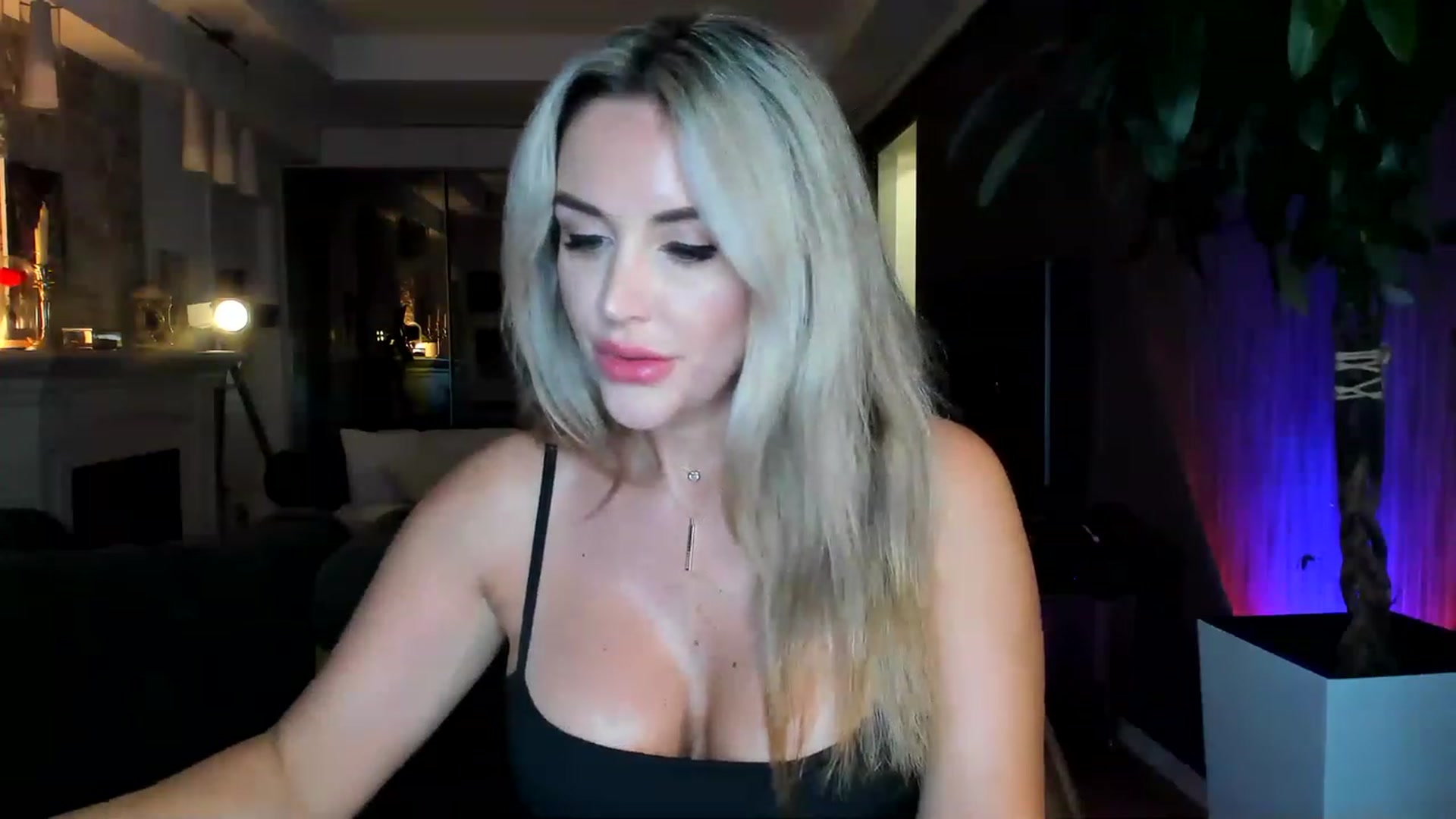 Gallery image thumbnail from TheSassyOne's myfreecams stream on, 03/18/2023, 02:14 image 7 of 20