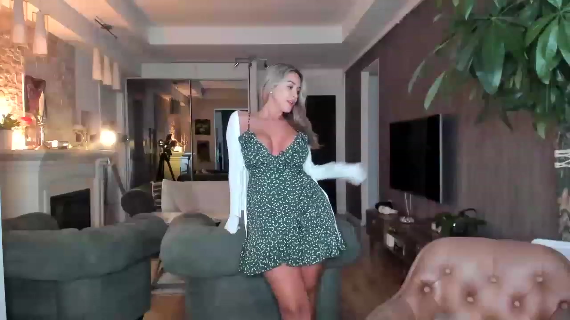 Gallery image thumbnail from TheSassyOne's myfreecams stream on, 03/26/2023, 23:18 image 19 of 20