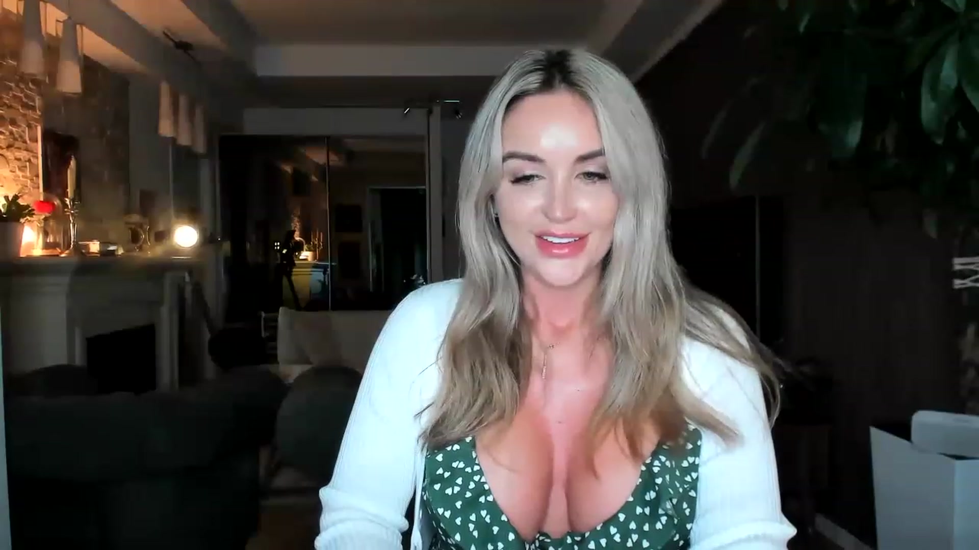 Gallery image thumbnail from TheSassyOne's myfreecams stream on, 03/26/2023, 23:18 image 17 of 20