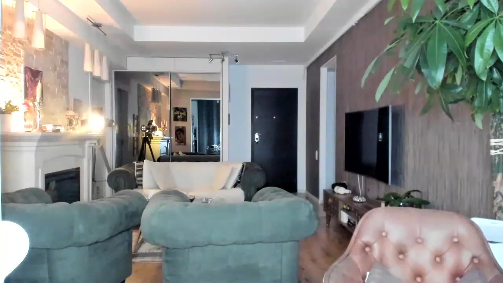 Gallery image thumbnail from TheSassyOne's myfreecams stream on, 03/27/2023, 24:10 image 18 of 20
