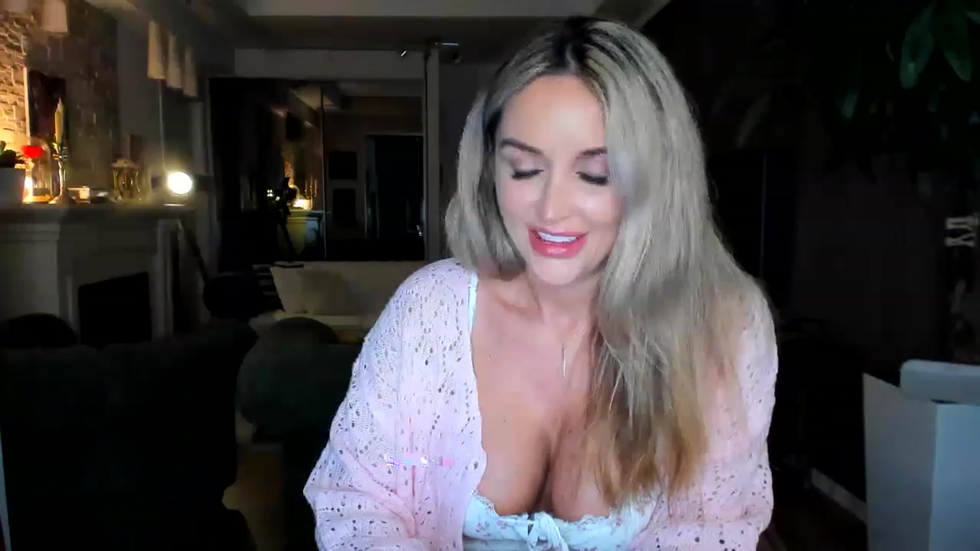 Gallery image thumbnail from TheSassyOne's myfreecams stream on, 04/01/2023, 21:28 image 11 of 20