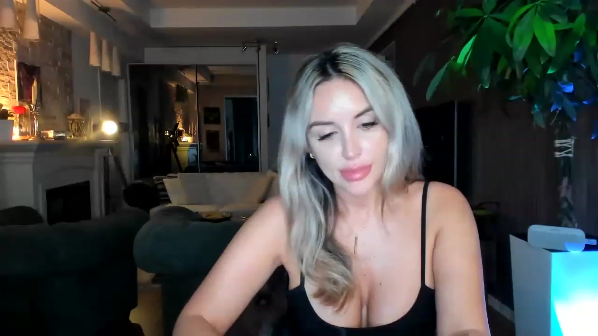 Gallery image thumbnail from TheSassyOne's myfreecams stream on, 04/02/2023, 21:31 image 11 of 20