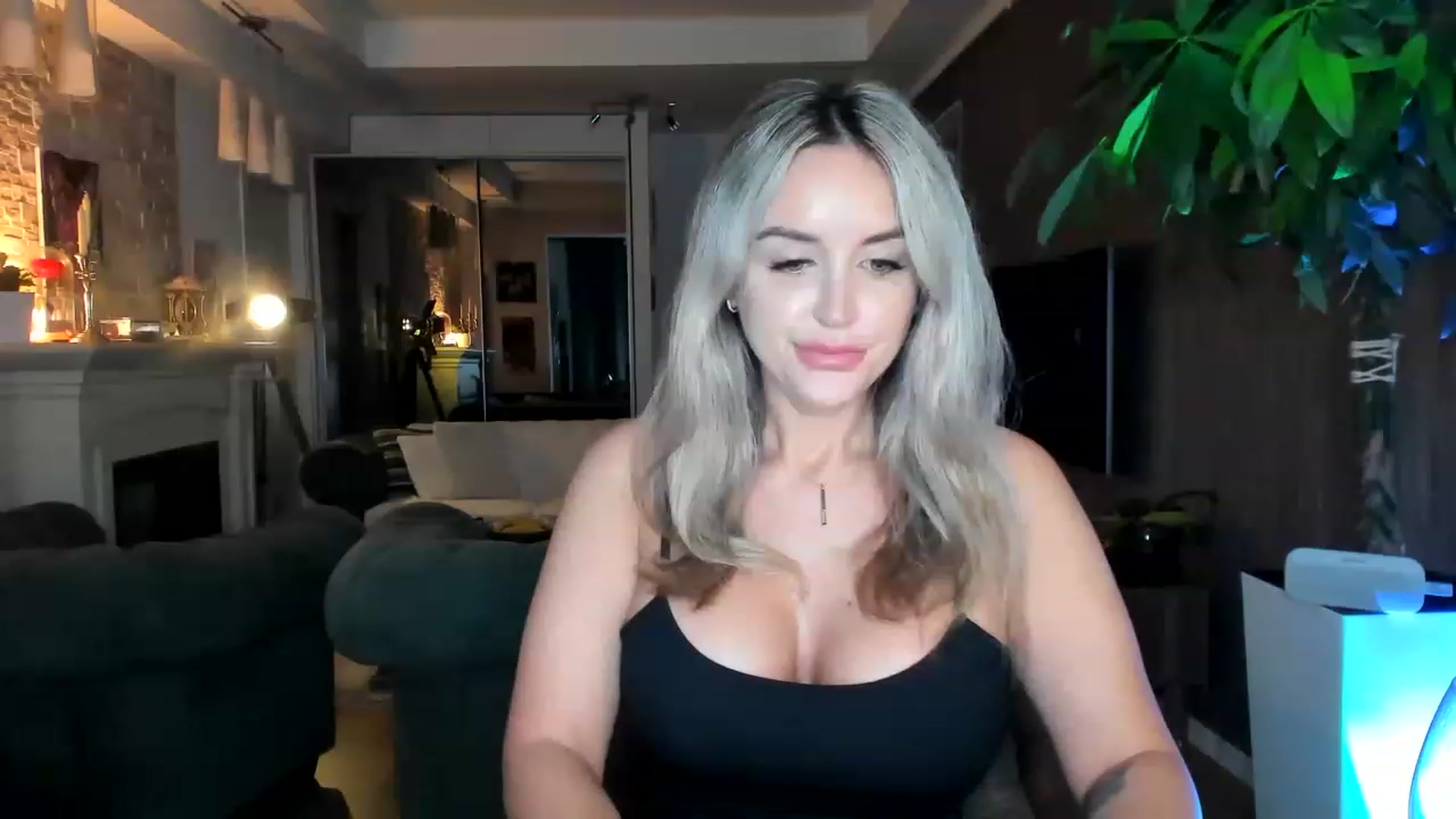 Gallery image thumbnail from TheSassyOne's myfreecams stream on, 04/02/2023, 21:31 image 2 of 20