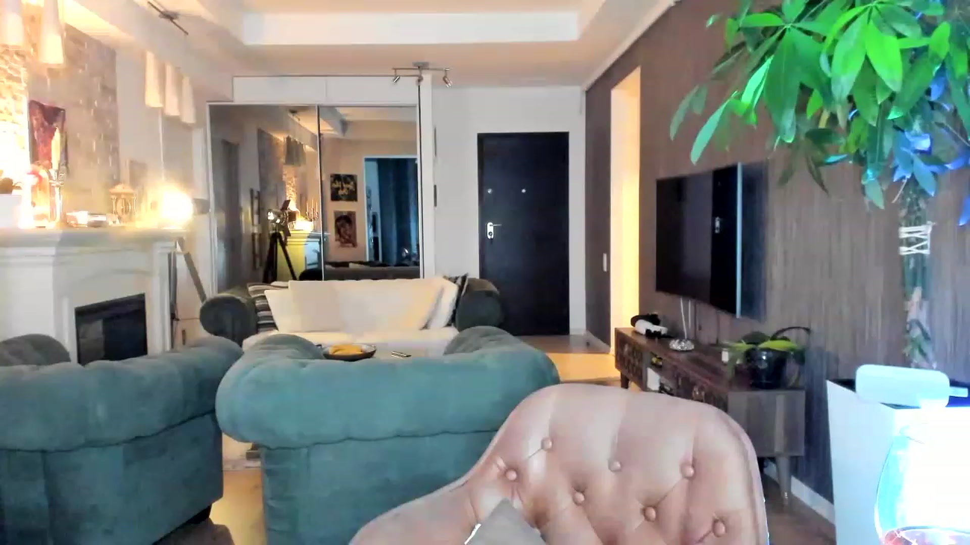 Gallery image thumbnail from TheSassyOne's myfreecams stream on, 04/02/2023, 21:31 image 18 of 20
