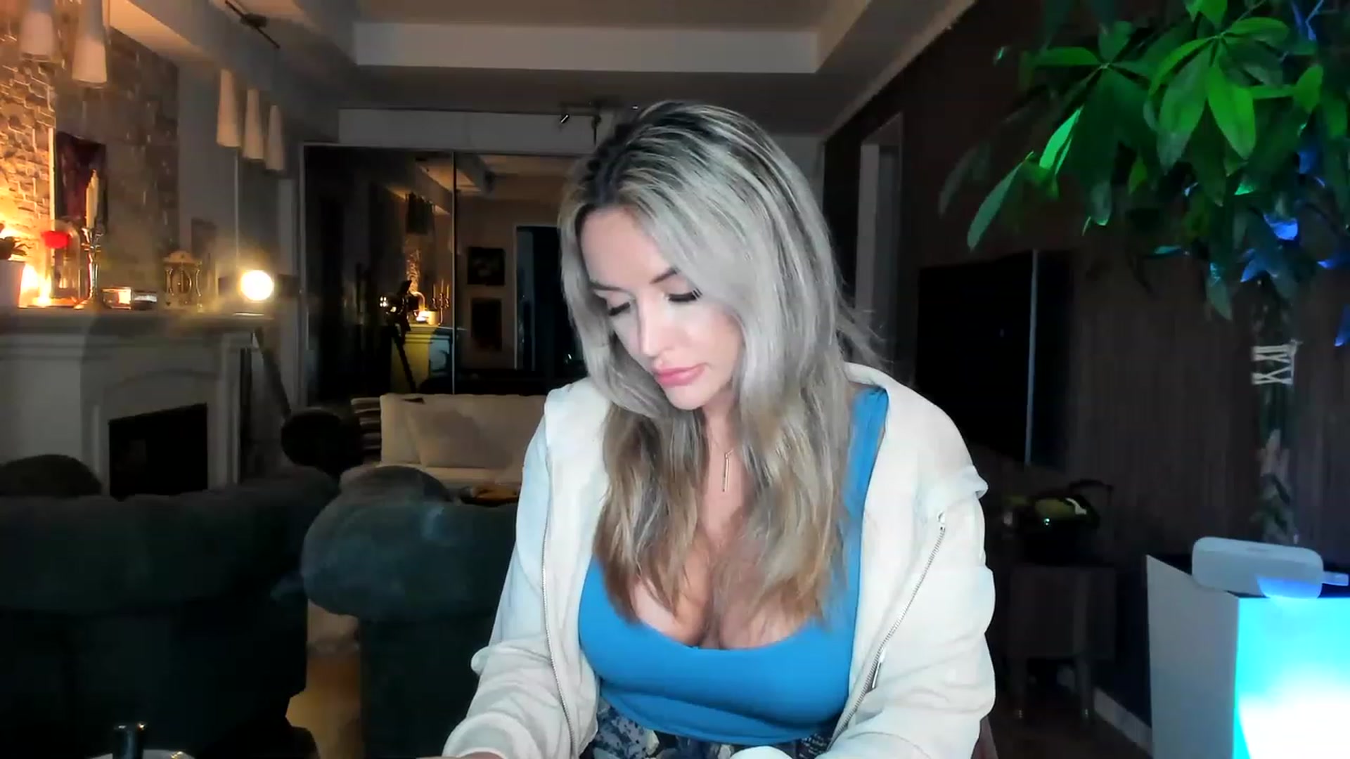 Gallery image thumbnail from TheSassyOne's myfreecams stream on, 04/03/2023, 22:01 image 5 of 20