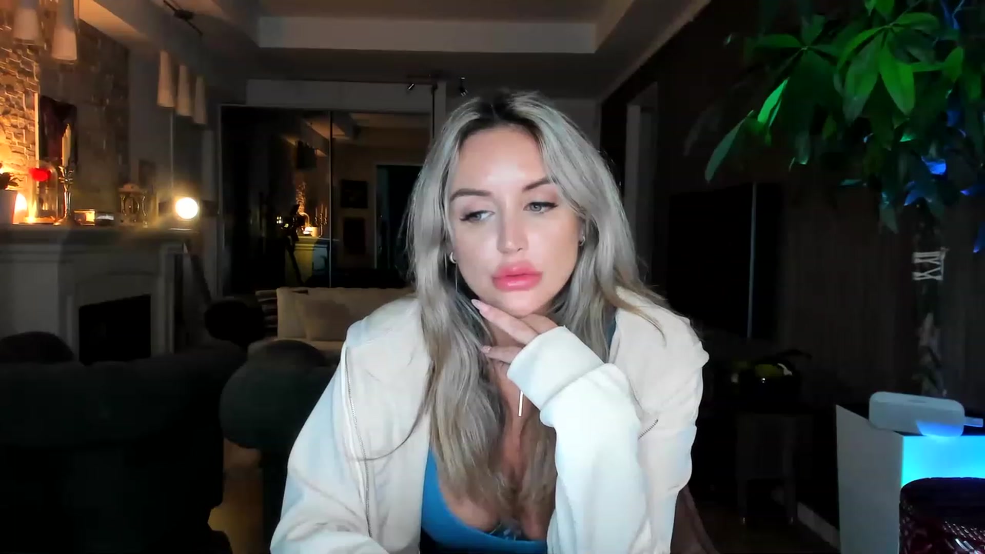 Gallery image thumbnail from TheSassyOne's myfreecams stream on, 04/03/2023, 22:01 image 20 of 20