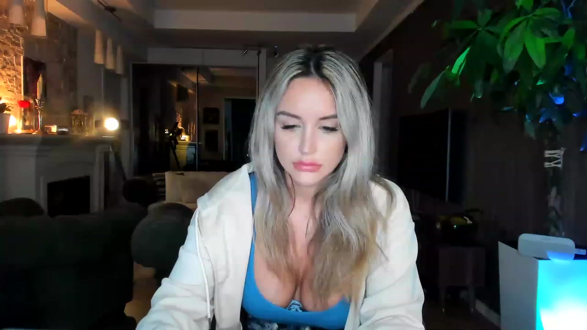 Gallery image thumbnail from TheSassyOne's myfreecams stream on, 04/03/2023, 22:01 image 12 of 20