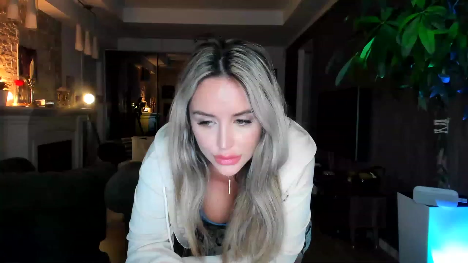 Gallery image thumbnail from TheSassyOne's myfreecams stream on, 04/03/2023, 22:01 image 10 of 20