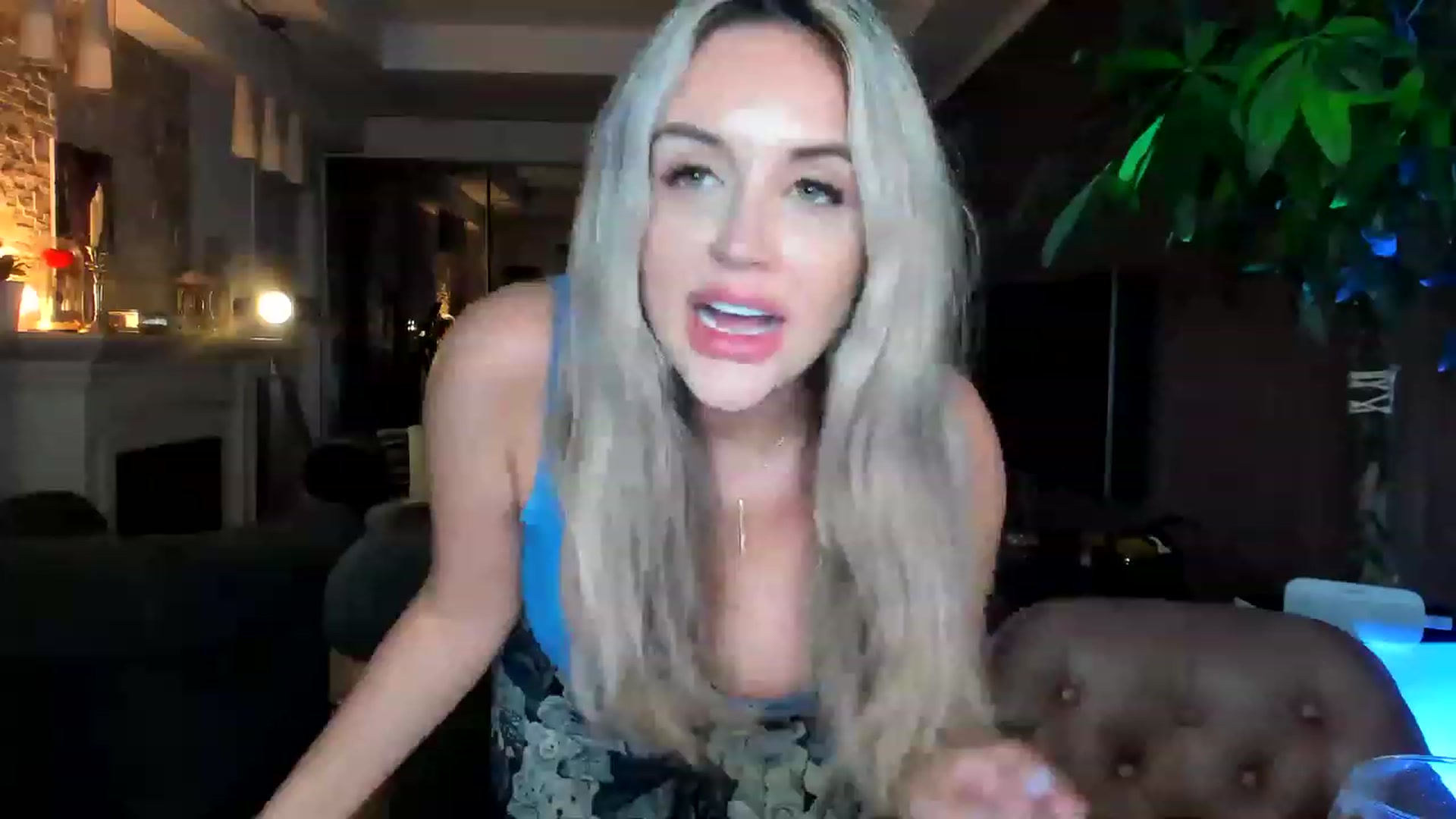 Gallery image thumbnail from TheSassyOne's myfreecams stream on, 04/04/2023, 24:03 image 3 of 20