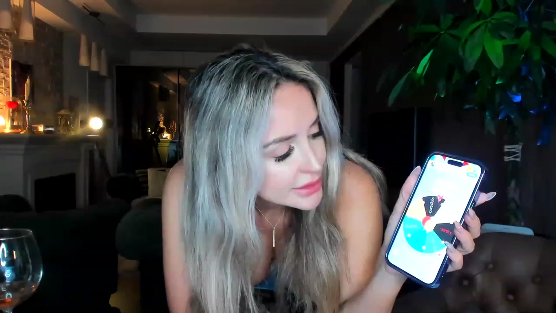 Gallery image thumbnail from TheSassyOne's myfreecams stream on, 04/04/2023, 24:03 image 6 of 20