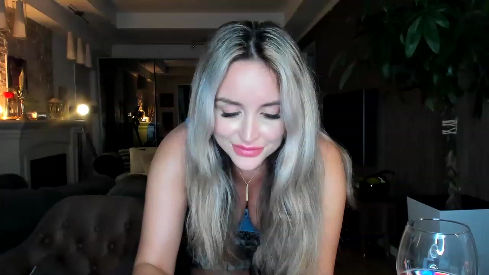 Gallery image thumbnail from TheSassyOne's myfreecams stream on, 04/04/2023, 24:03 image 11 of 20