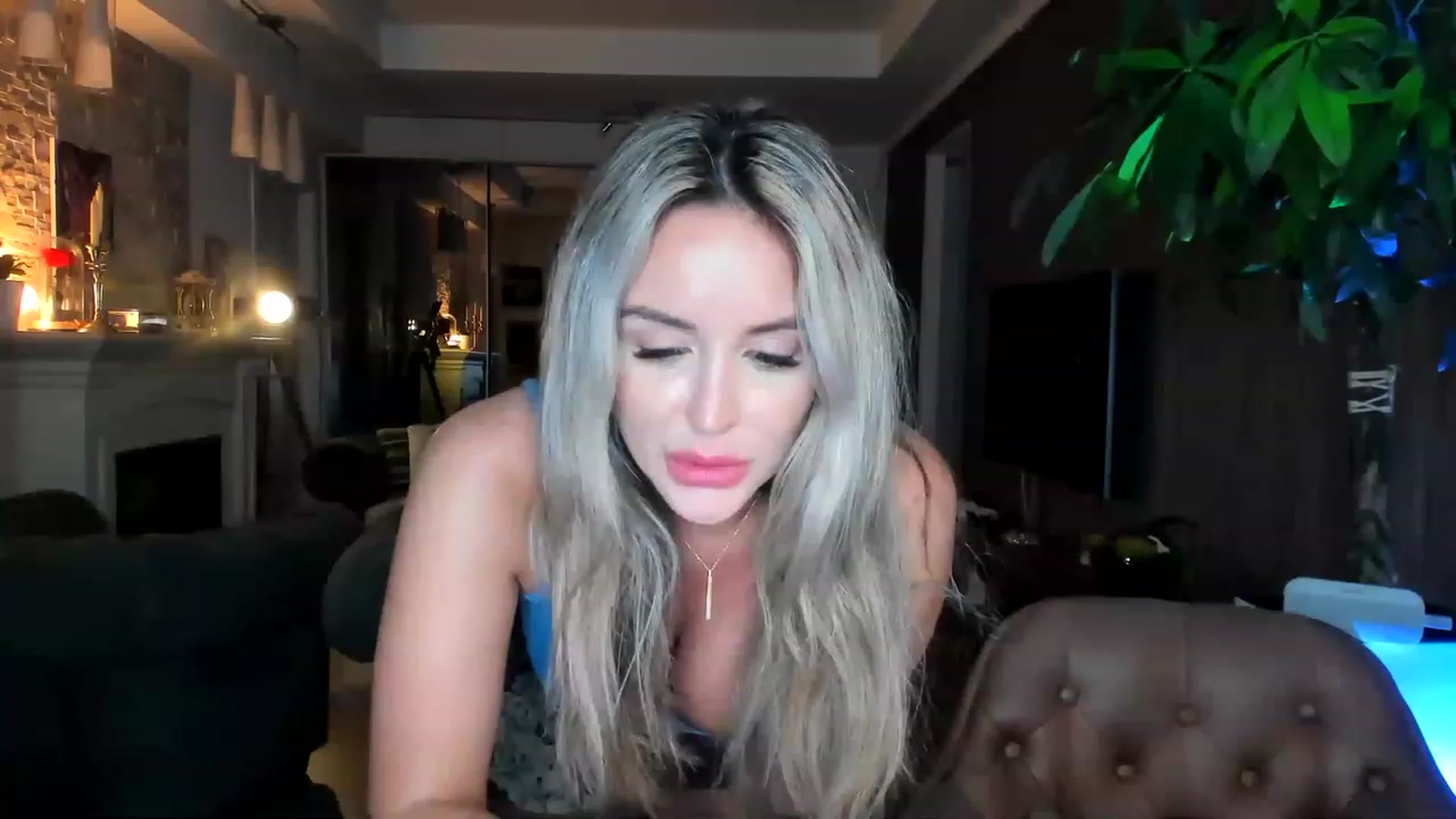 Gallery image thumbnail from TheSassyOne's myfreecams stream on, 04/04/2023, 24:03 image 1 of 20