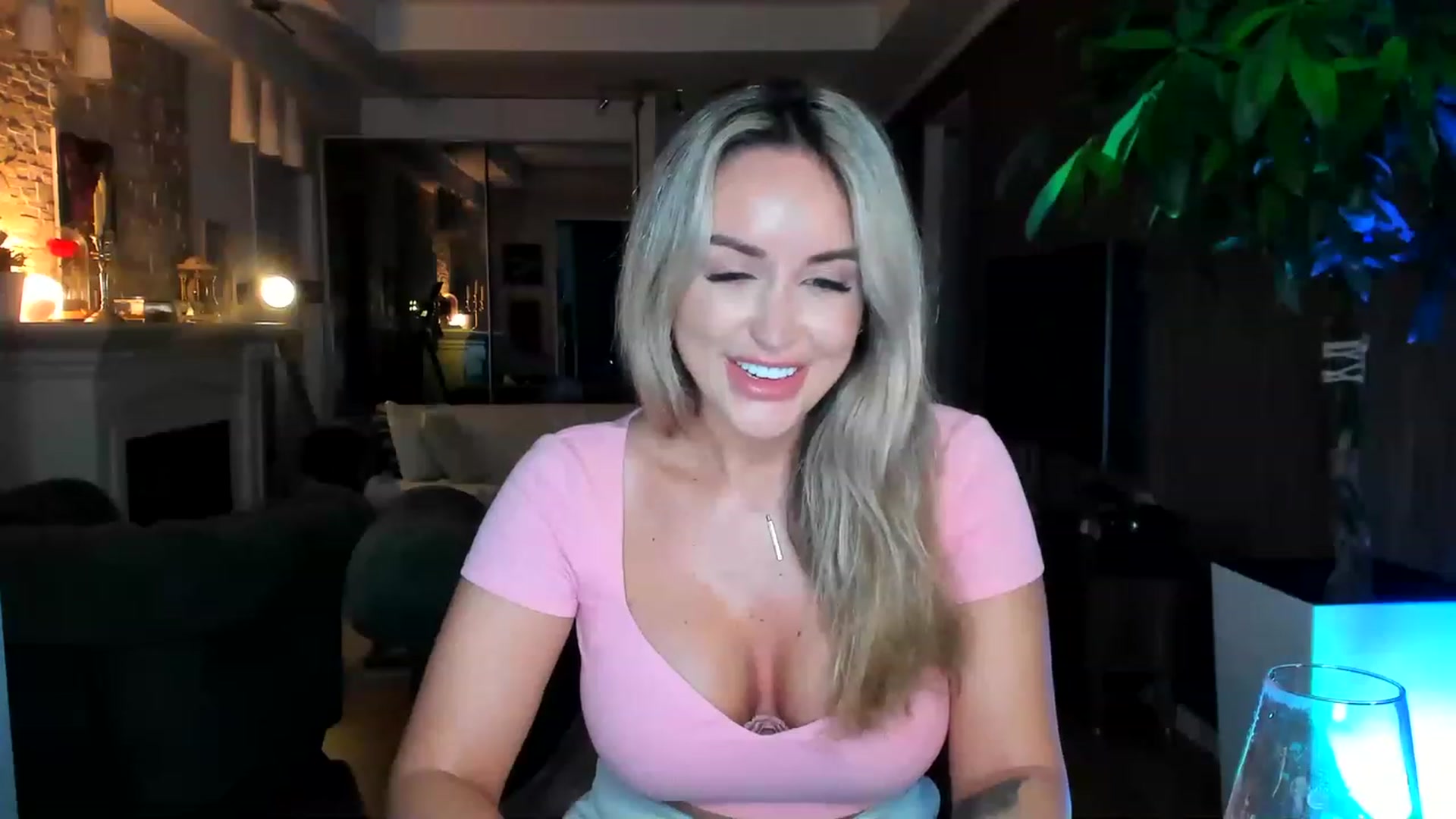 Gallery image thumbnail from TheSassyOne's myfreecams stream on, 04/09/2023, 24:06 image 9 of 20