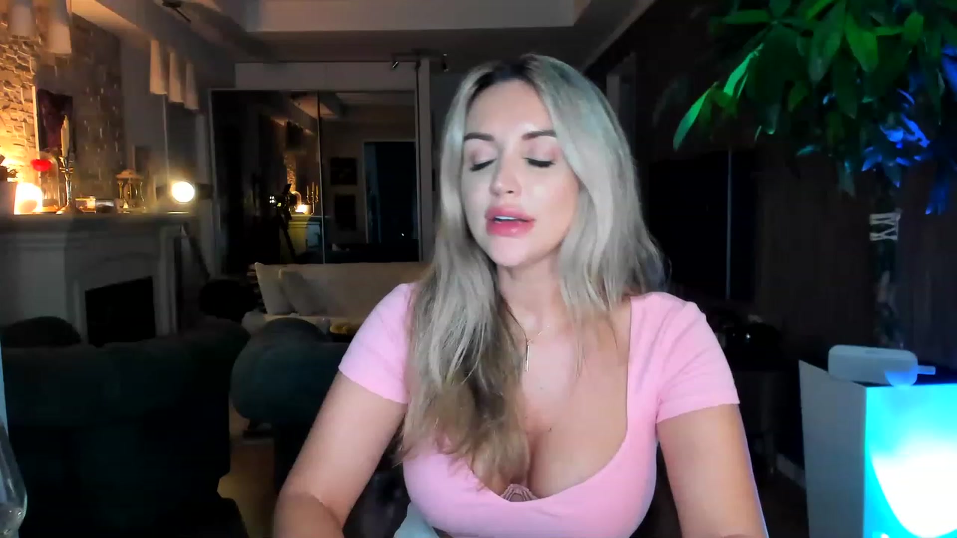 Gallery image thumbnail from TheSassyOne's myfreecams stream on, 04/09/2023, 01:28 image 5 of 20