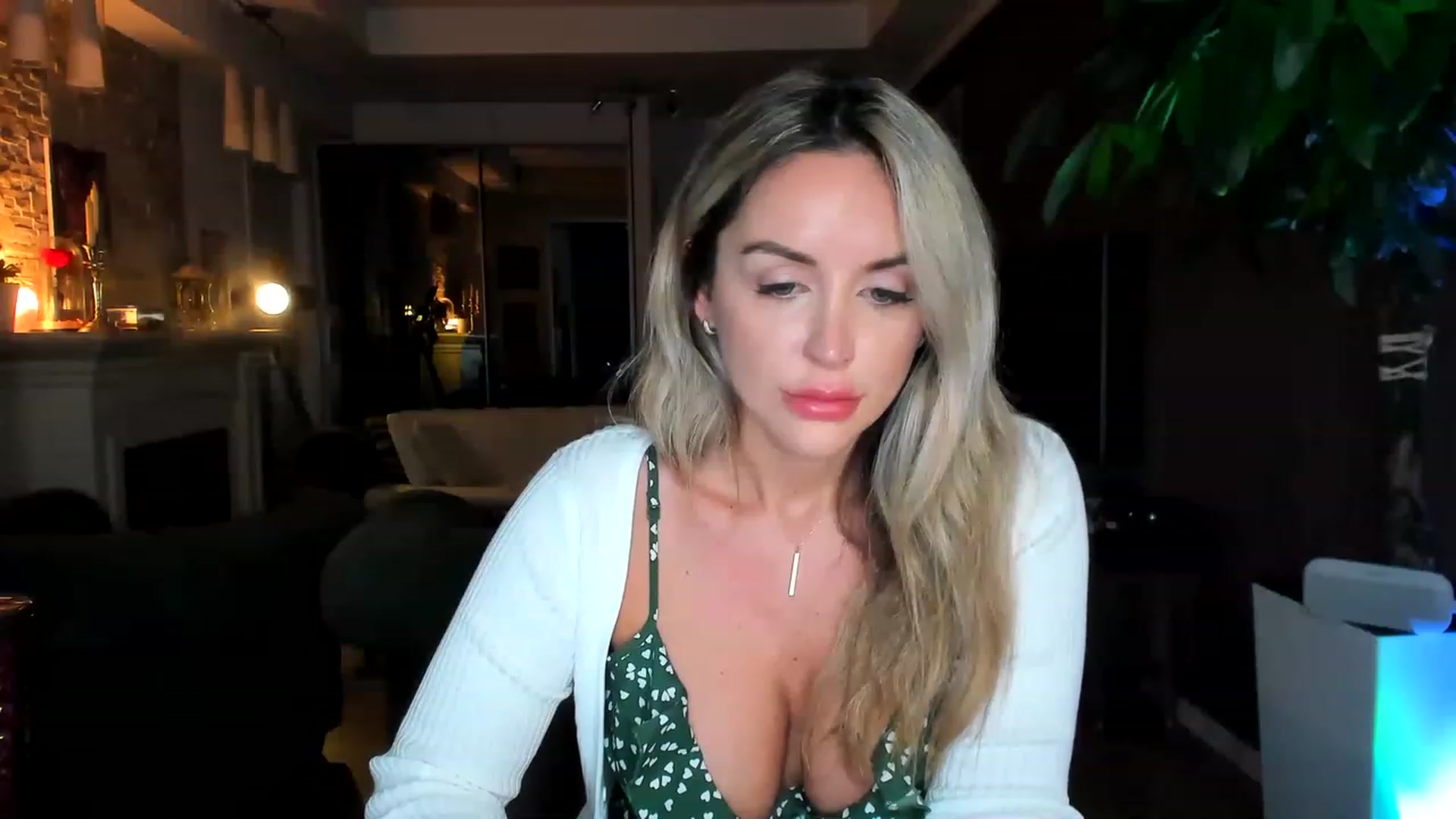 Gallery image thumbnail from TheSassyOne's myfreecams stream on, 04/15/2023, 22:40 image 20 of 20