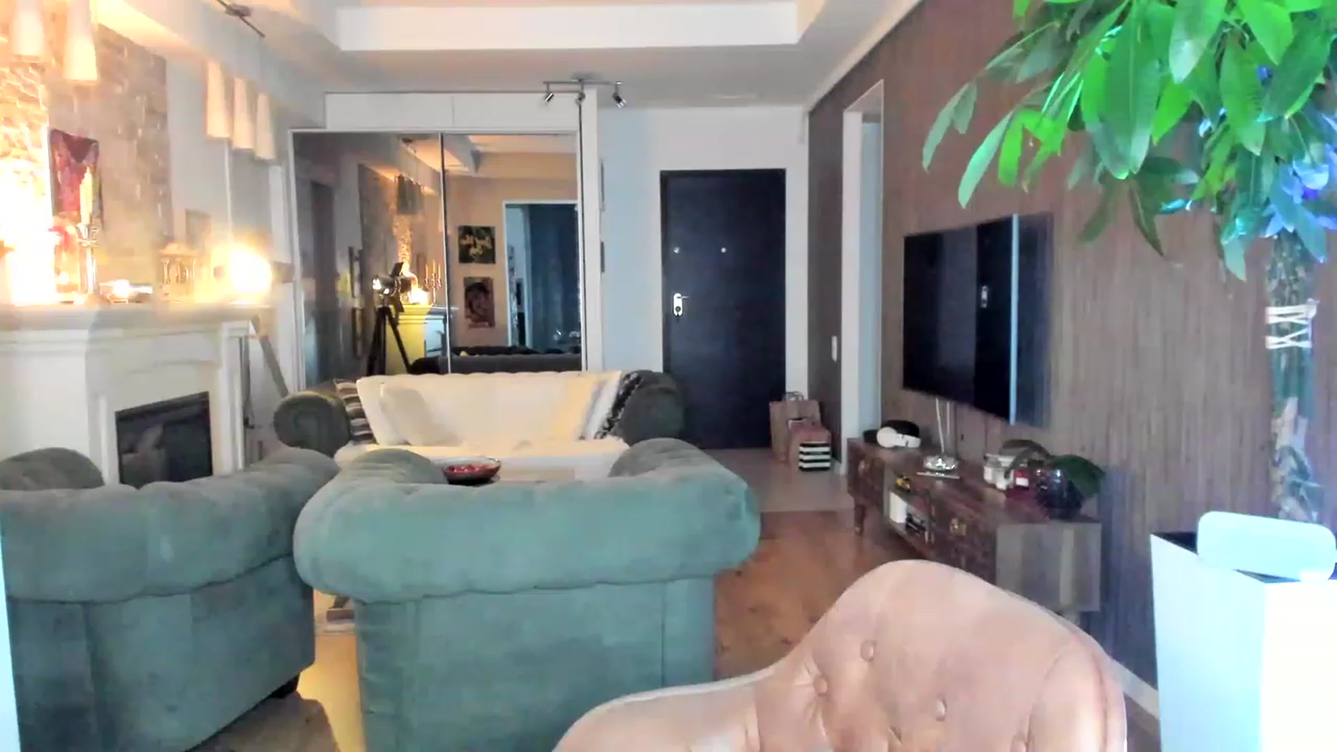 Gallery image thumbnail from TheSassyOne's myfreecams stream on, 04/15/2023, 22:40 image 12 of 20
