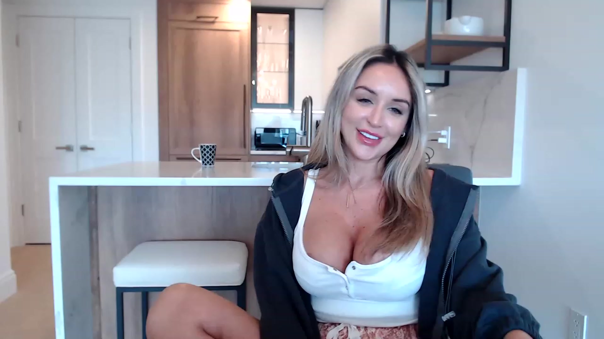 Gallery image thumbnail from TheSassyOne's myfreecams stream on, 05/03/2023, 18:33 image 15 of 20